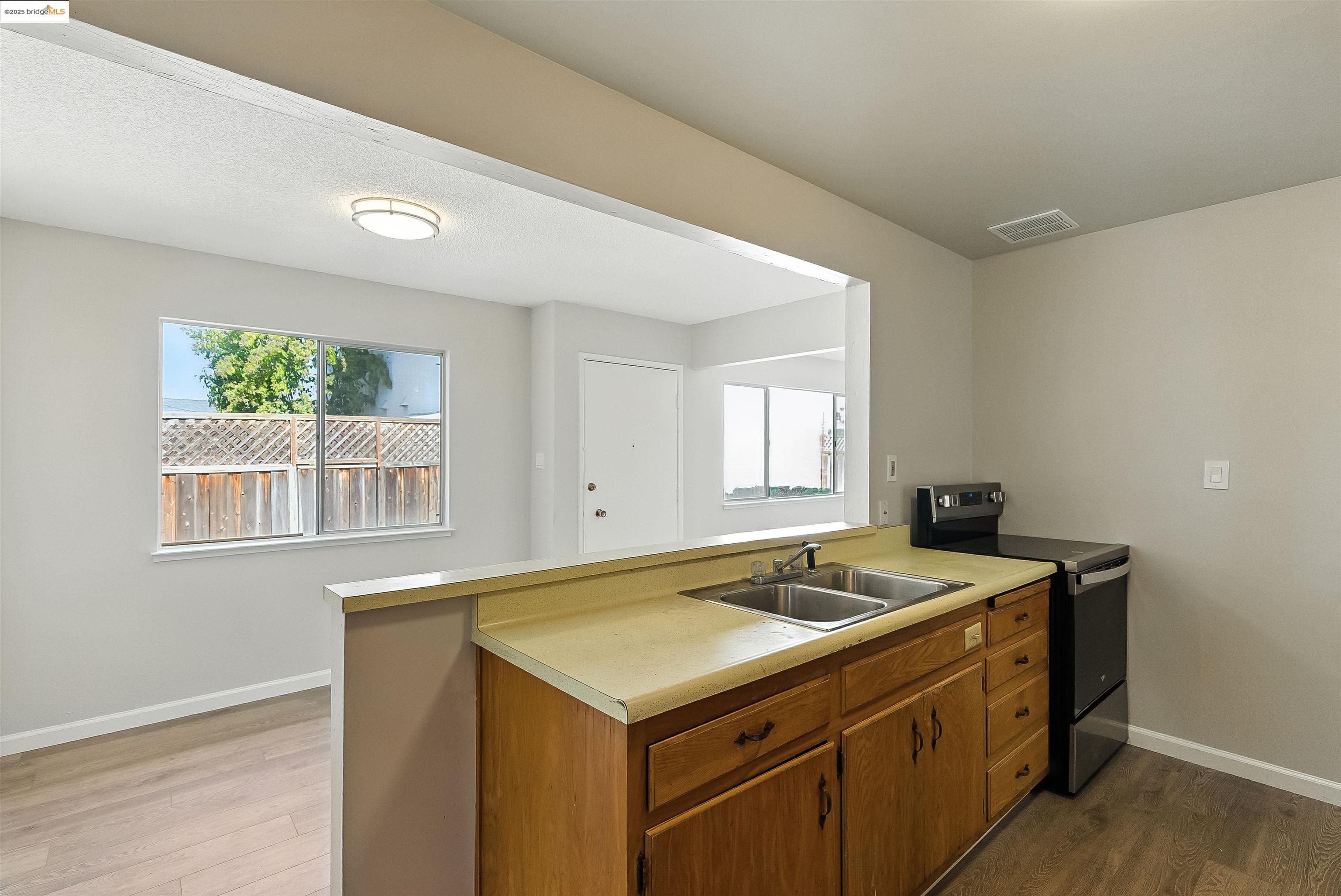 Detail Gallery Image 7 of 35 For 3464 Michael Dr, Redwood City,  CA 94063 - – Beds | – Baths