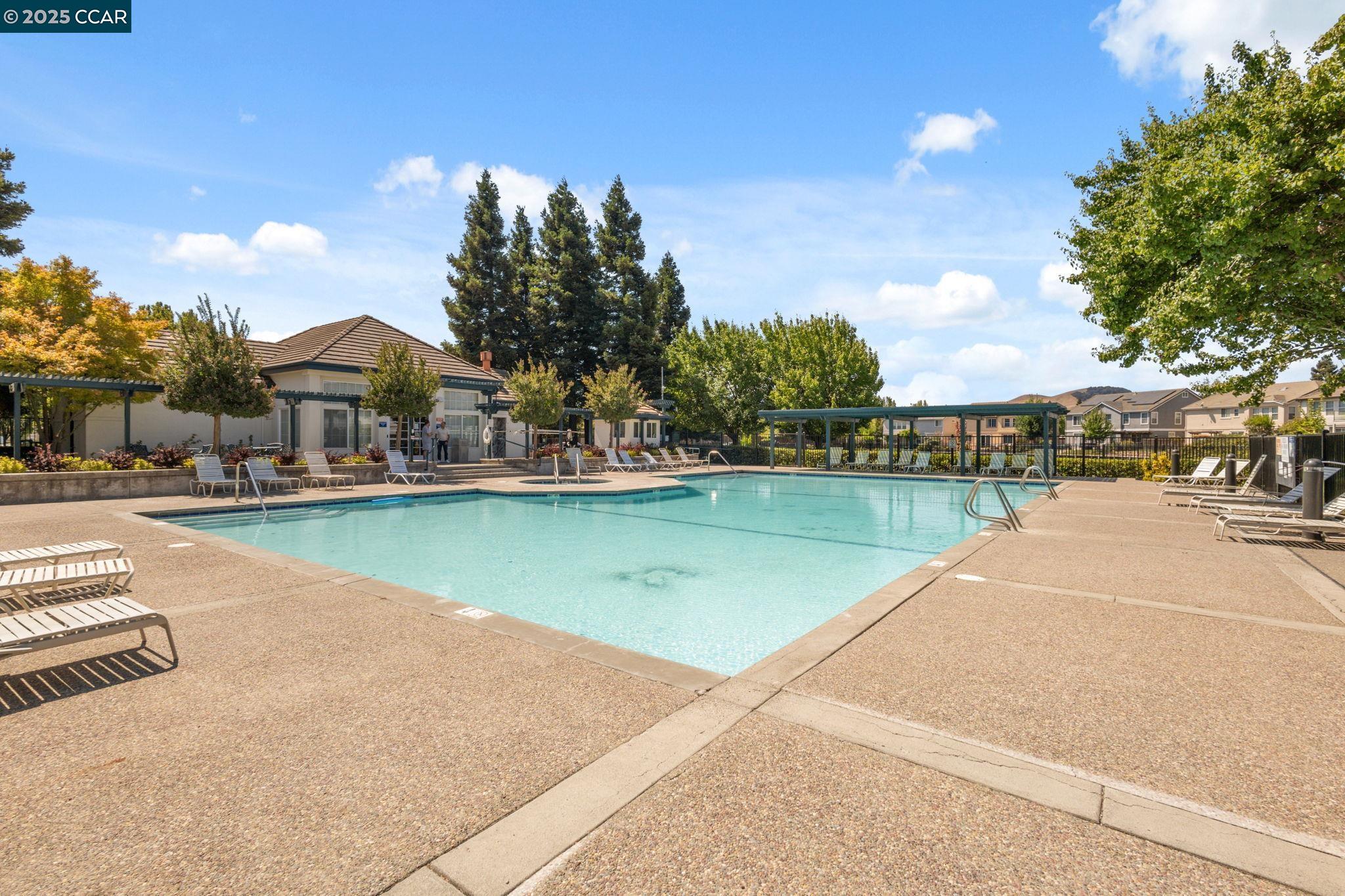 Detail Gallery Image 50 of 56 For 605 Lakeshore Dr, Fairfield,  CA 94534 - 3 Beds | 2/1 Baths