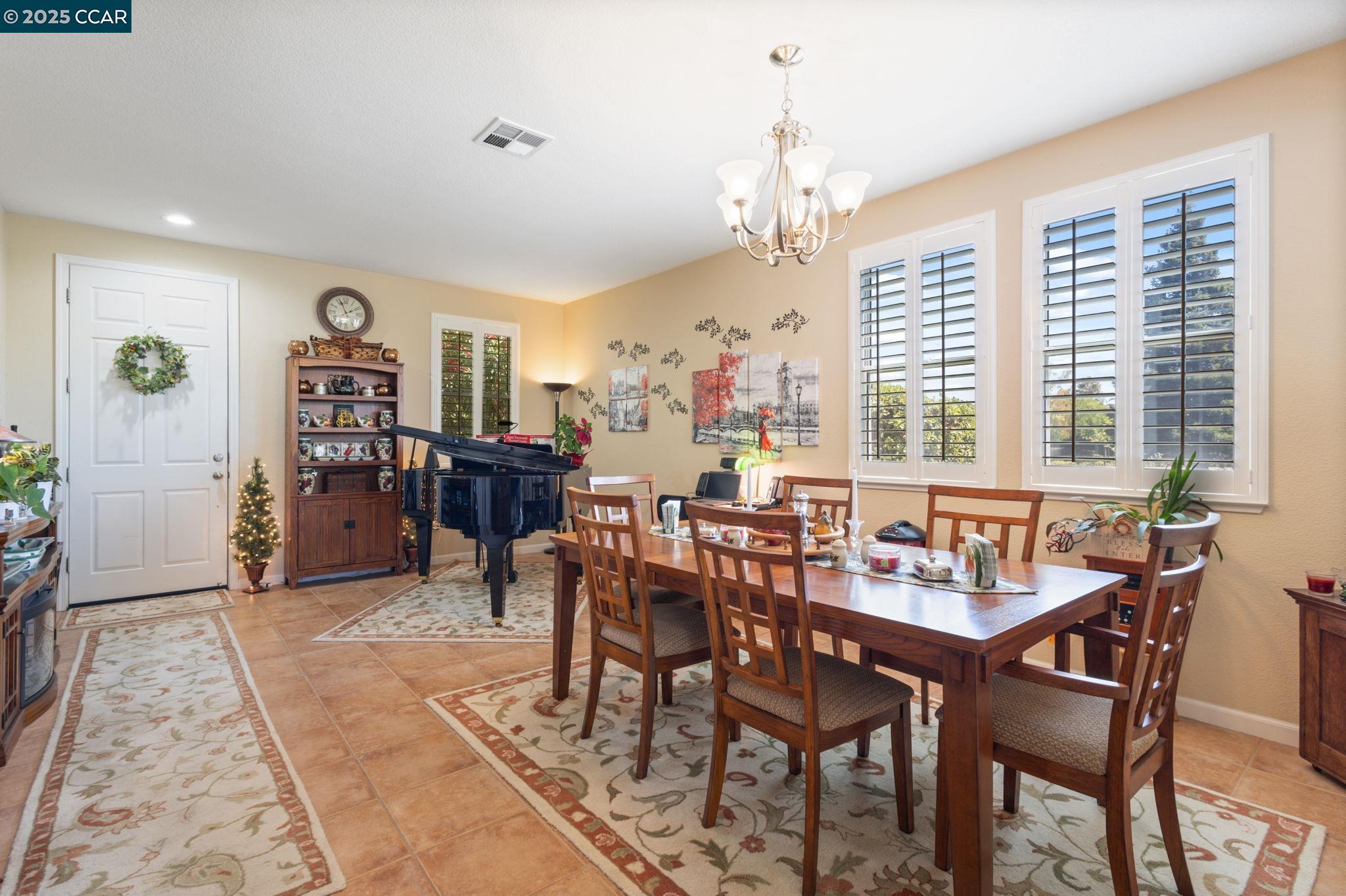 Detail Gallery Image 8 of 56 For 605 Lakeshore Dr, Fairfield,  CA 94534 - 3 Beds | 2/1 Baths