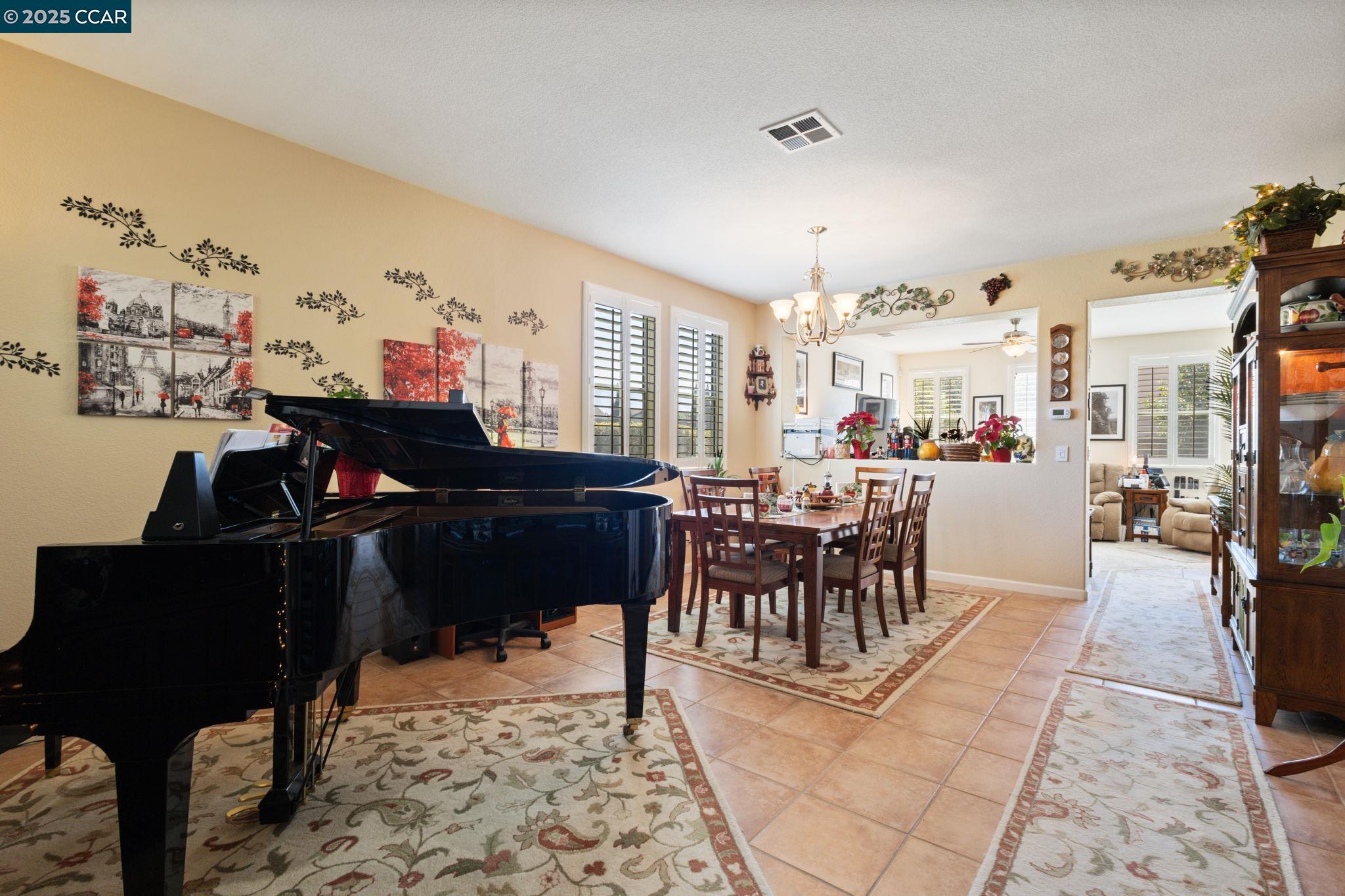 Detail Gallery Image 9 of 56 For 605 Lakeshore Dr, Fairfield,  CA 94534 - 3 Beds | 2/1 Baths