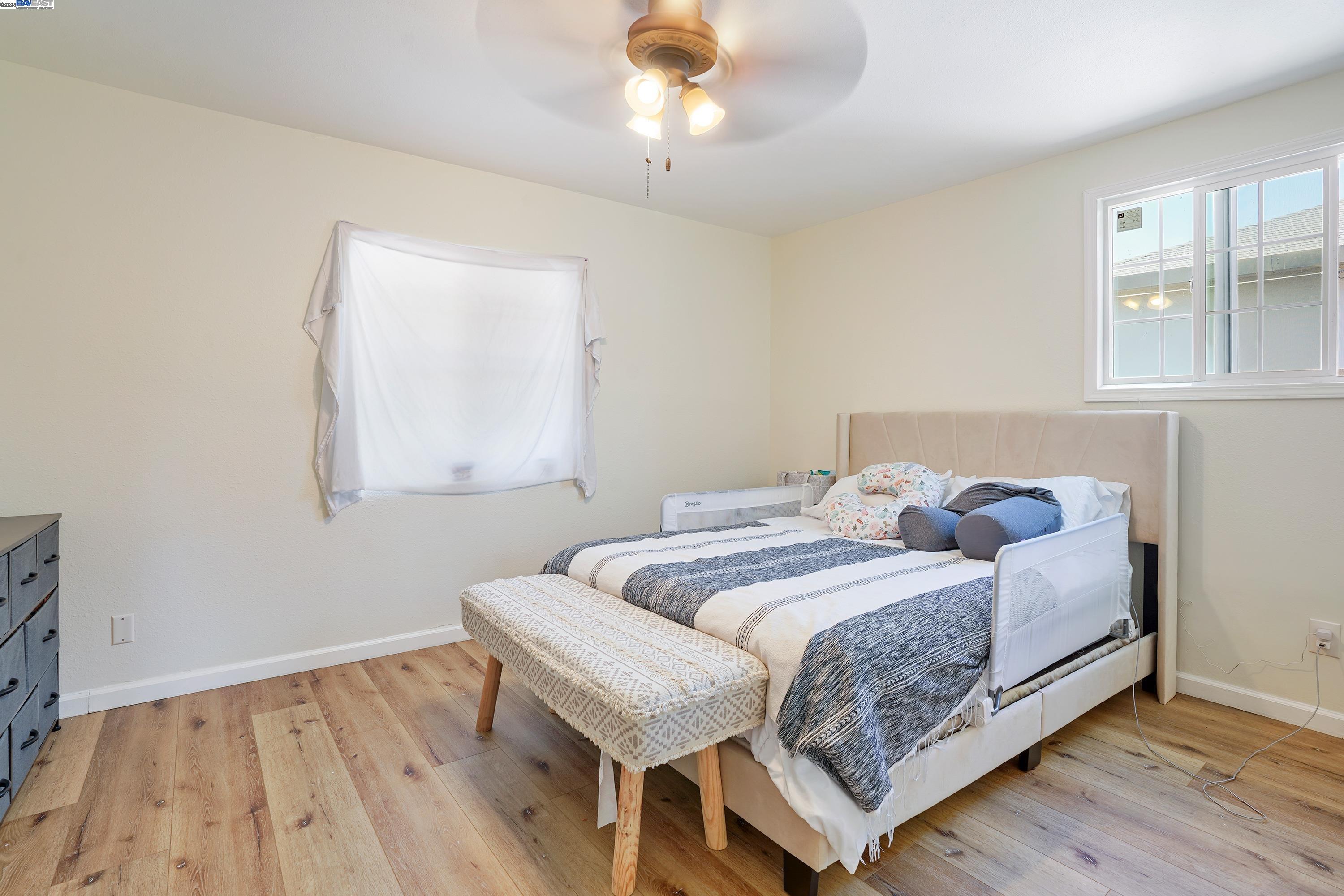 Detail Gallery Image 8 of 21 For 157 Newton St, Hayward,  CA 94544 - 4 Beds | 2 Baths