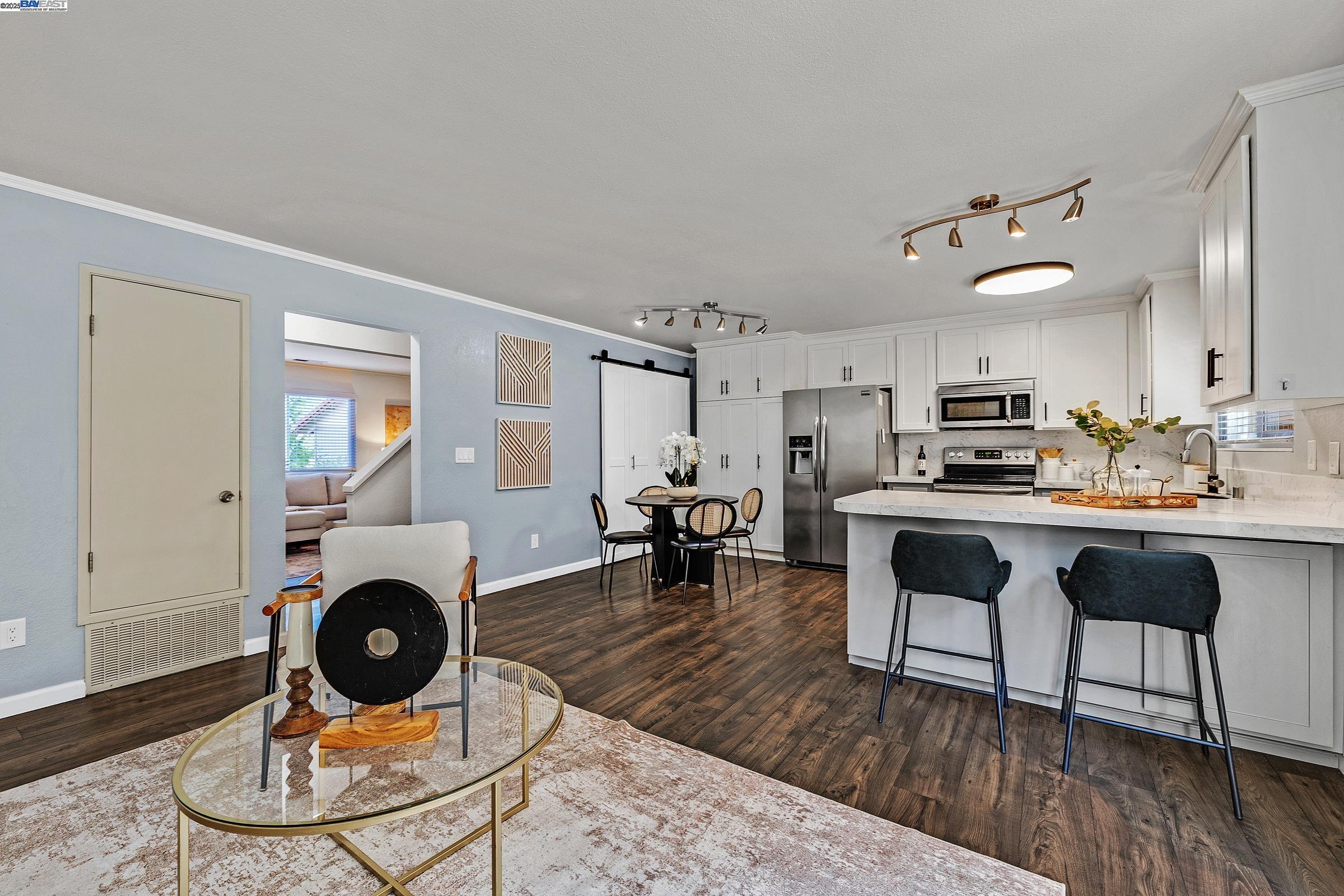 Detail Gallery Image 11 of 38 For 543 Tawny Dr, Pleasanton,  CA 94566 - 3 Beds | 2/1 Baths