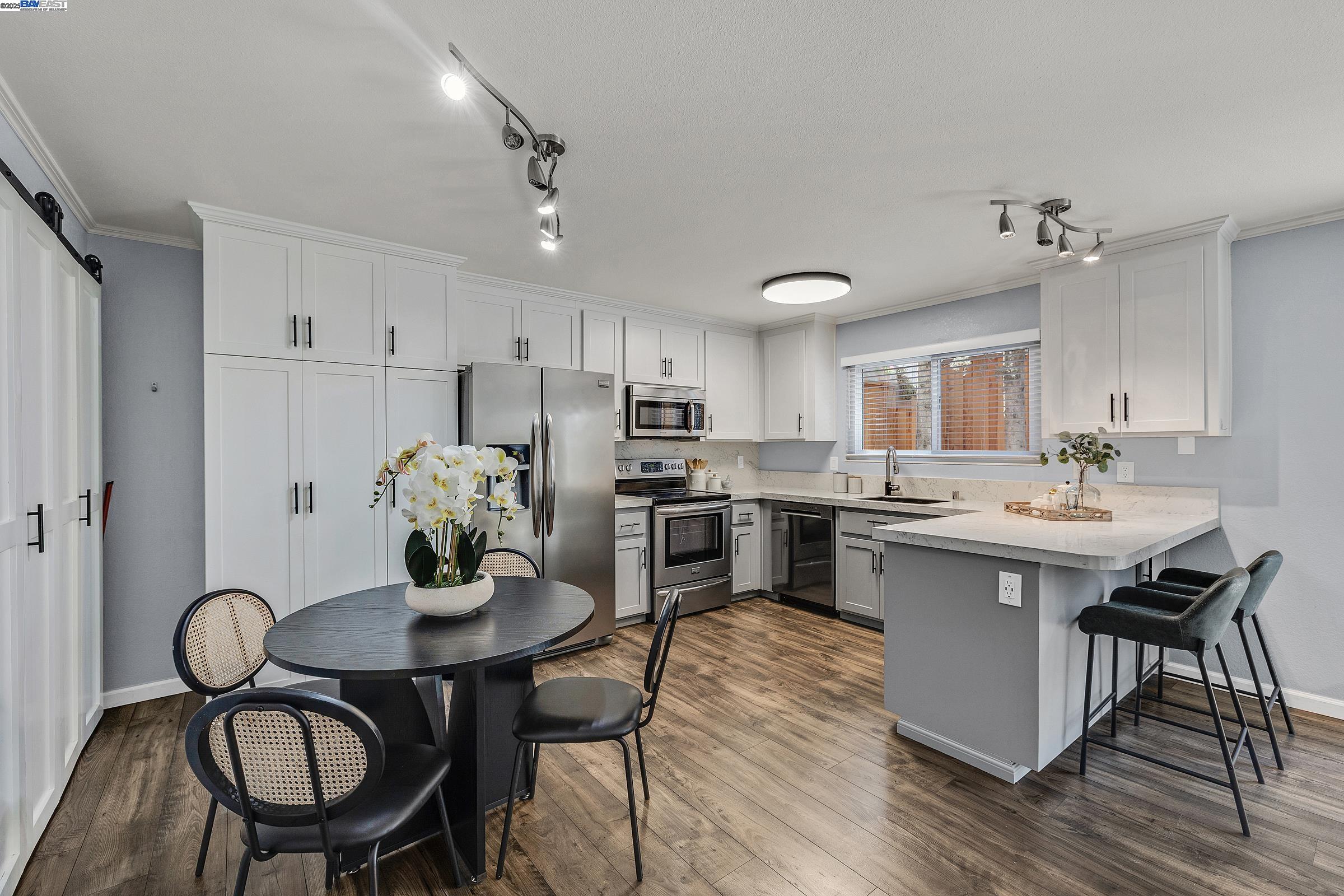 Detail Gallery Image 5 of 38 For 543 Tawny Dr, Pleasanton,  CA 94566 - 3 Beds | 2/1 Baths