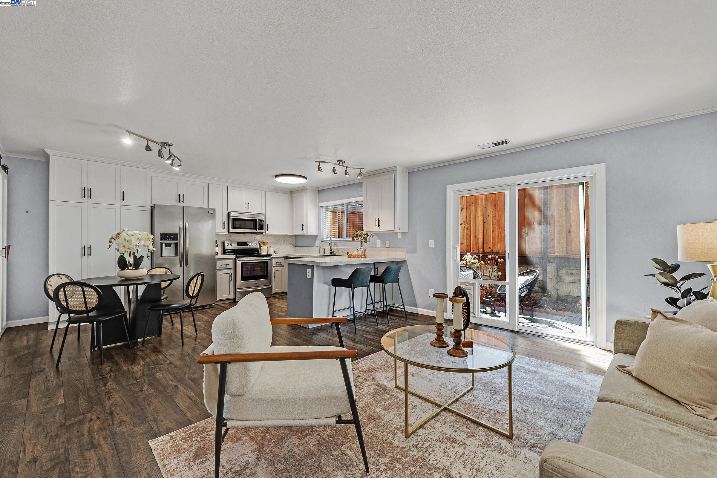 Detail Gallery Image 6 of 38 For 543 Tawny Dr, Pleasanton,  CA 94566 - 3 Beds | 2/1 Baths