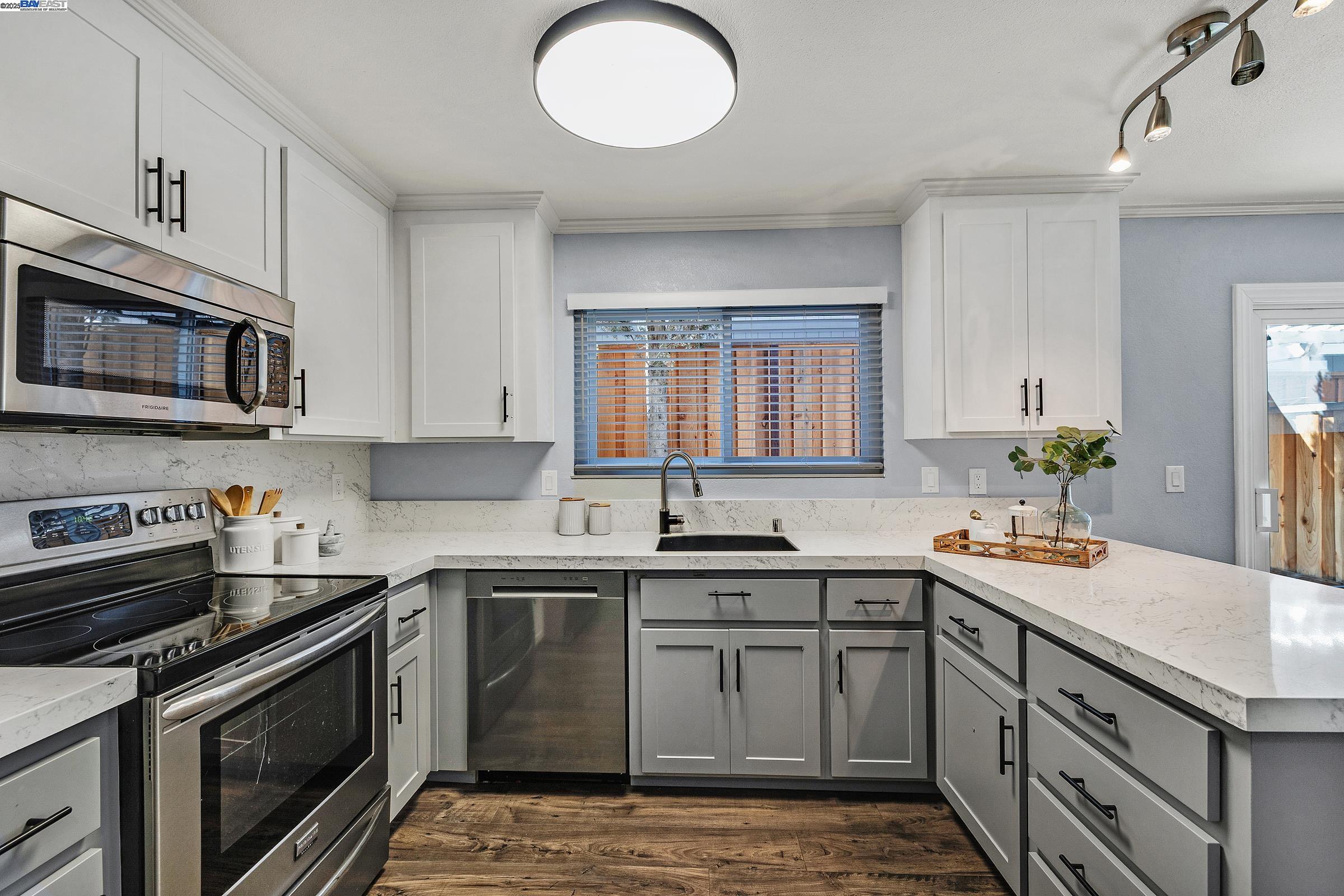 Detail Gallery Image 8 of 38 For 543 Tawny Dr, Pleasanton,  CA 94566 - 3 Beds | 2/1 Baths