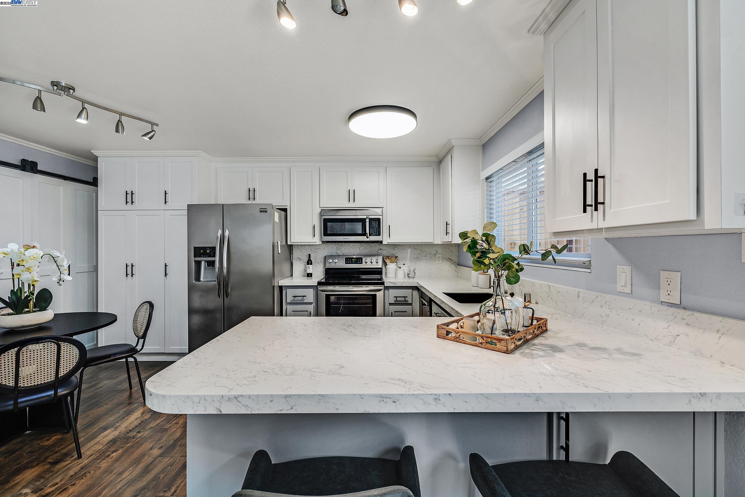 Detail Gallery Image 9 of 38 For 543 Tawny Dr, Pleasanton,  CA 94566 - 3 Beds | 2/1 Baths