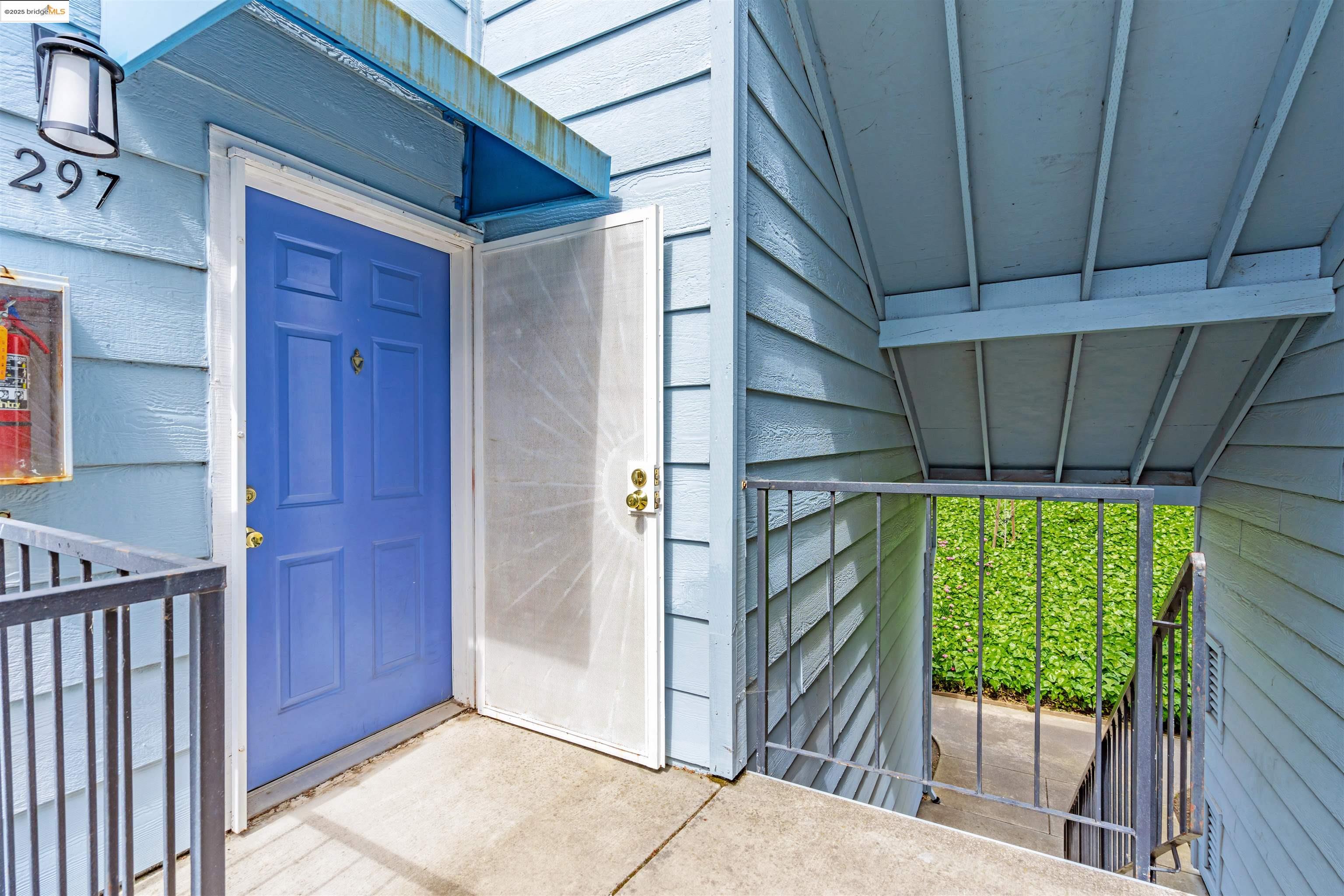 Detail Gallery Image 1 of 43 For 297 Lighthouse Dr, Vallejo,  CA 94590 - 3 Beds | 2 Baths