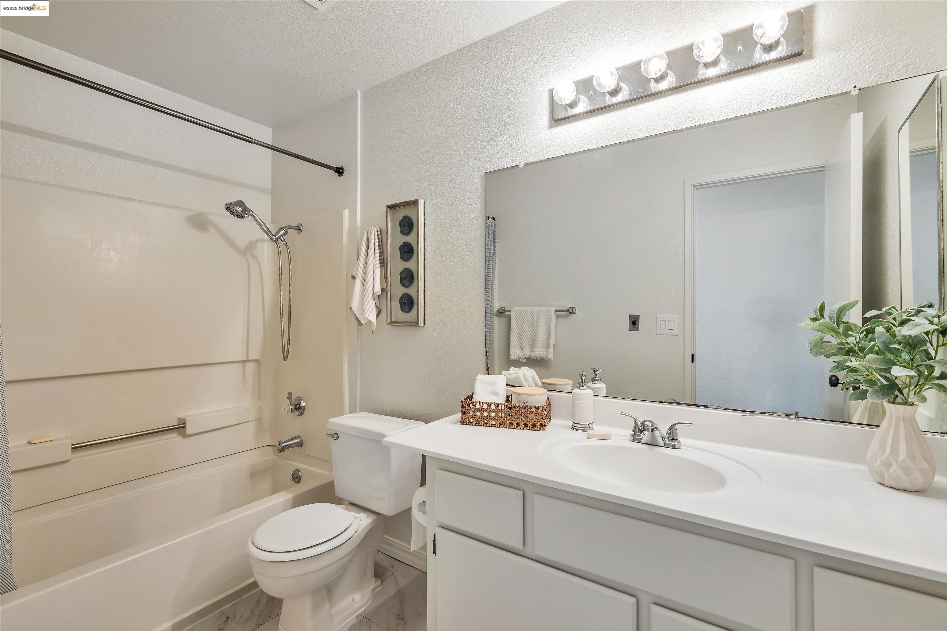 Detail Gallery Image 27 of 43 For 297 Lighthouse Dr, Vallejo,  CA 94590 - 3 Beds | 2 Baths