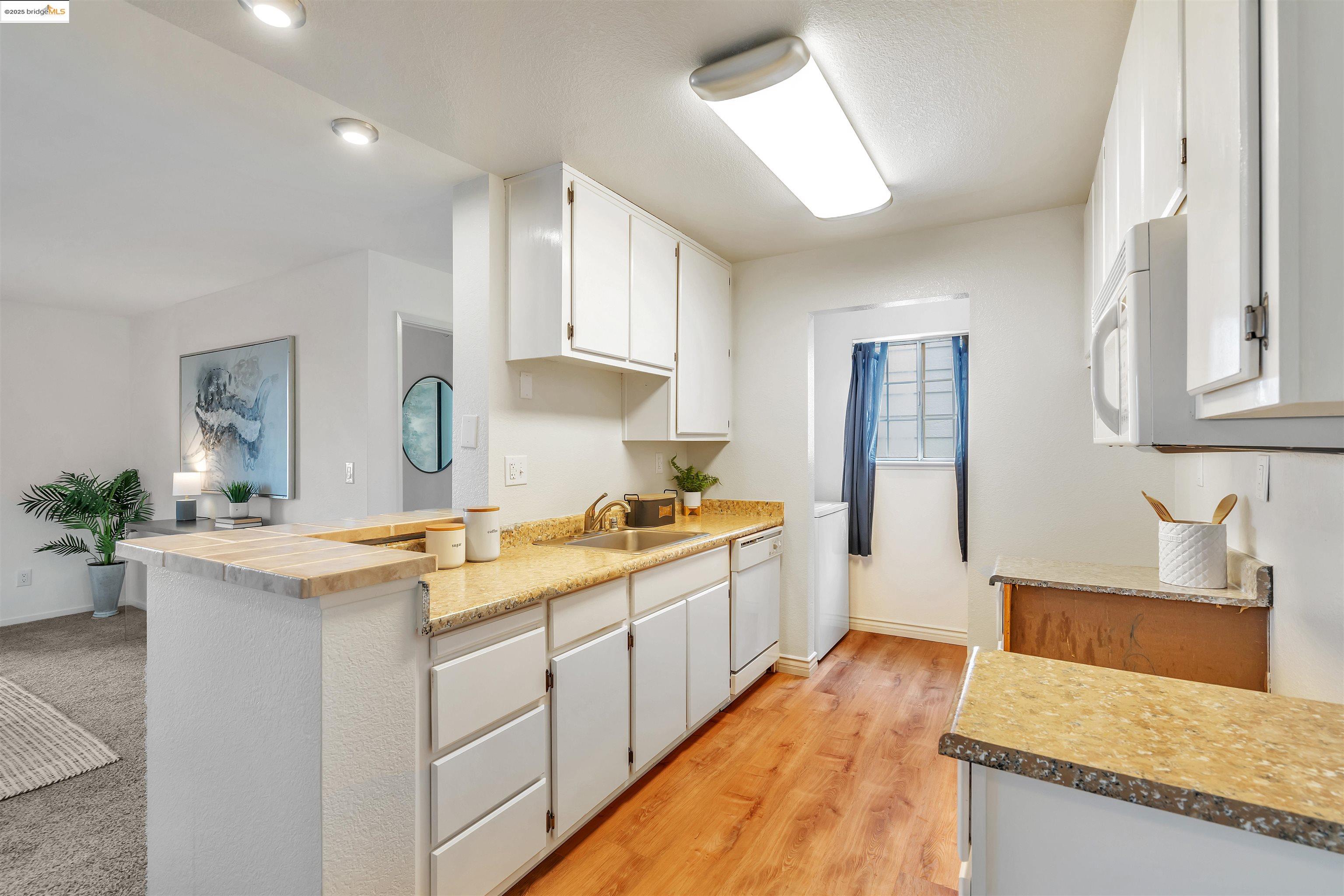 Detail Gallery Image 7 of 43 For 297 Lighthouse Dr, Vallejo,  CA 94590 - 3 Beds | 2 Baths