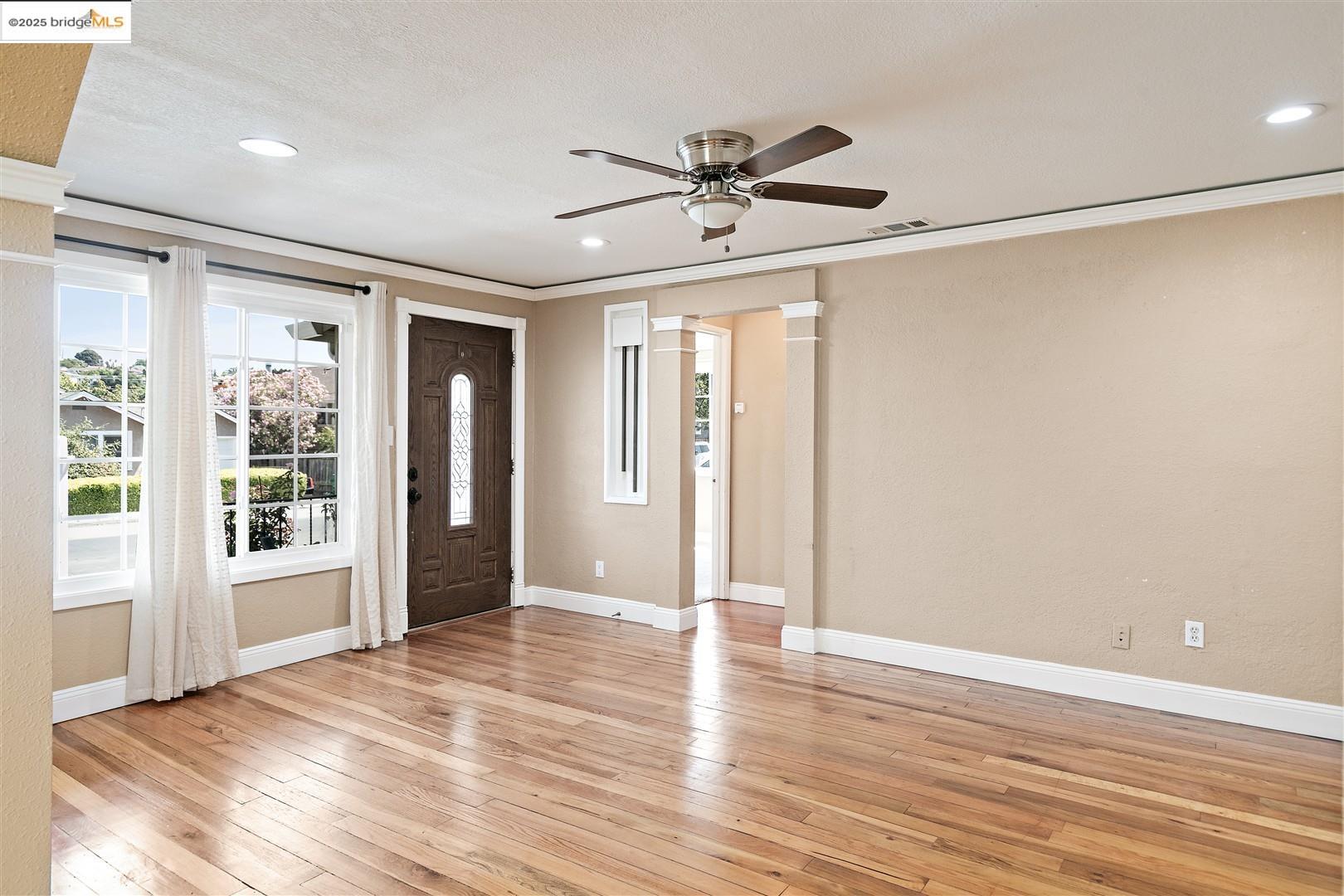 Detail Gallery Image 4 of 28 For 612 Rodeo Avenue, Rodeo,  CA 94547 - 3 Beds | 2 Baths