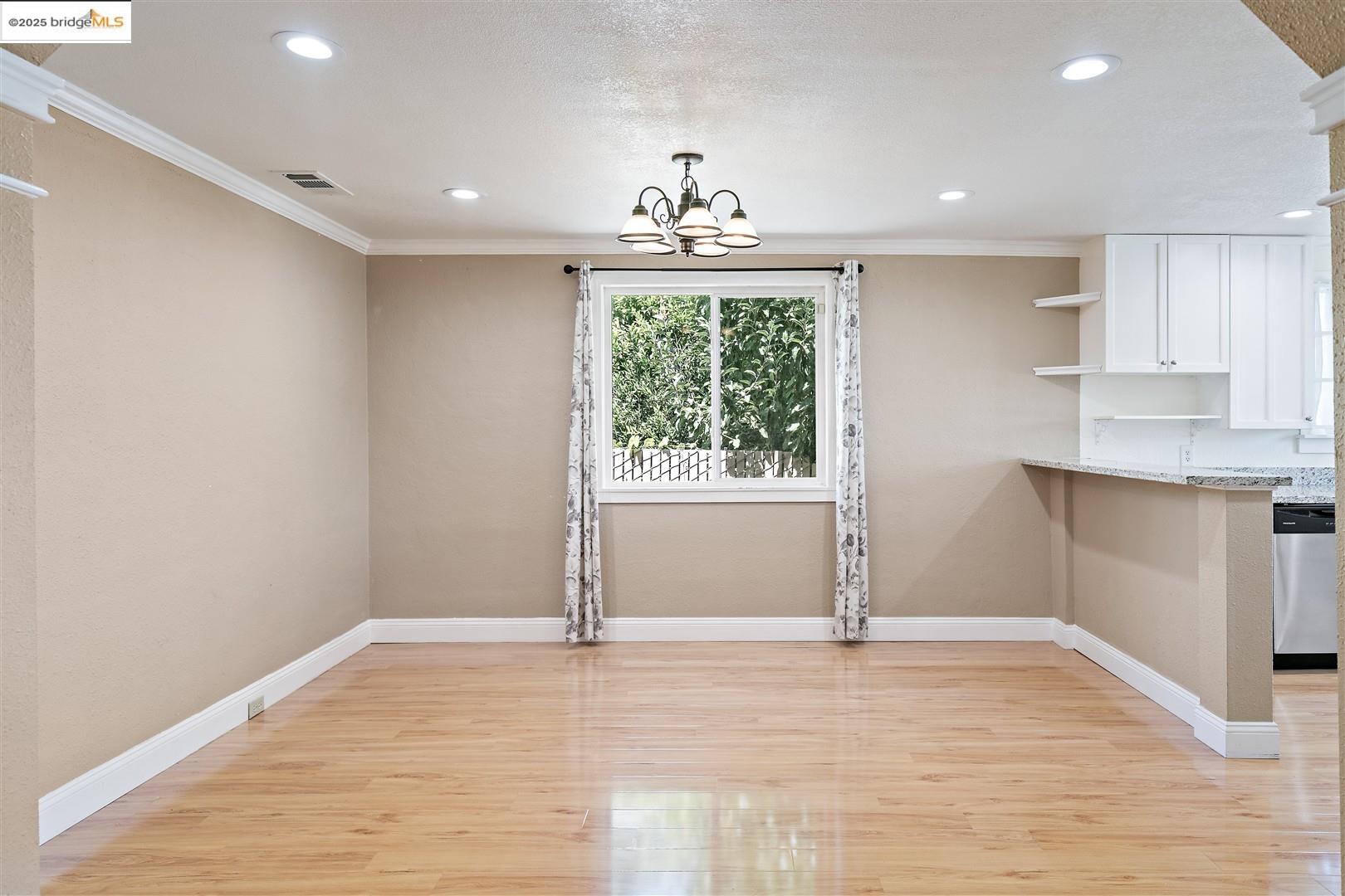 Detail Gallery Image 6 of 28 For 612 Rodeo Avenue, Rodeo,  CA 94547 - 3 Beds | 2 Baths
