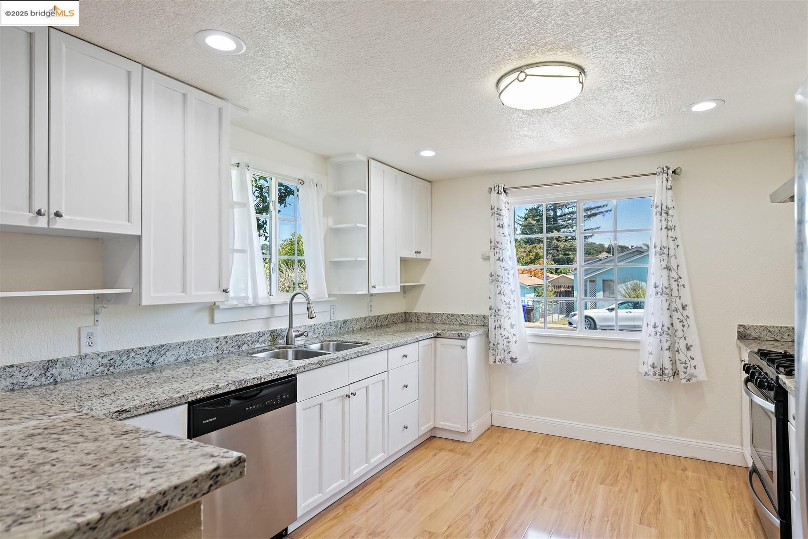 Detail Gallery Image 7 of 28 For 612 Rodeo Avenue, Rodeo,  CA 94547 - 3 Beds | 2 Baths