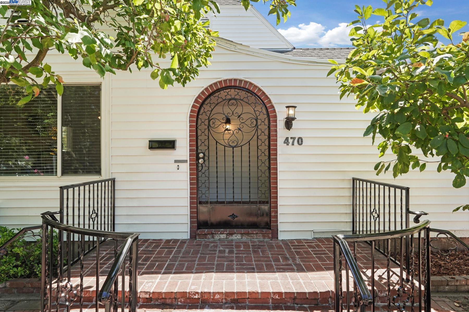Detail Gallery Image 1 of 41 For 470 S Tuxedo Ave, Stockton,  CA 95204 - 2 Beds | 2 Baths