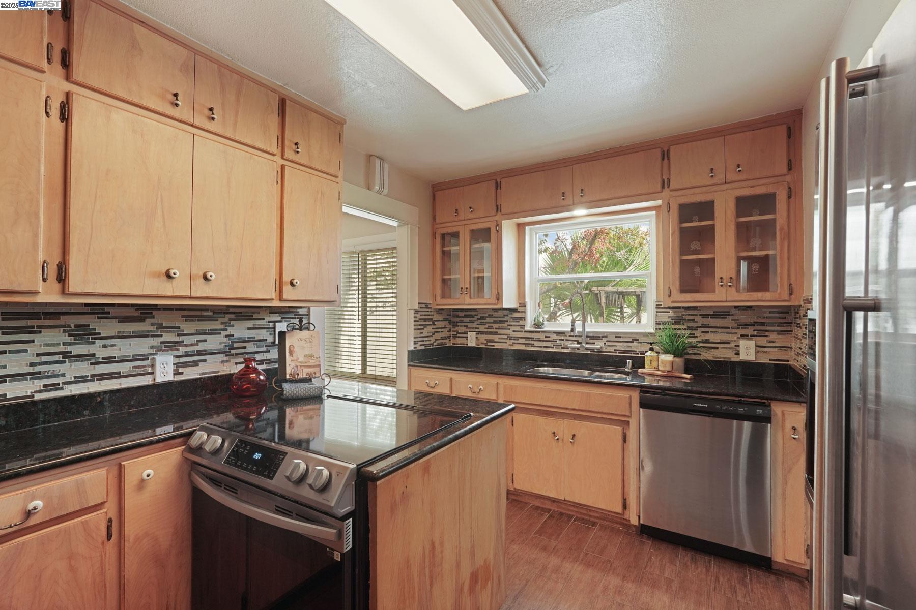 Detail Gallery Image 13 of 41 For 470 S Tuxedo Ave, Stockton,  CA 95204 - 2 Beds | 2 Baths
