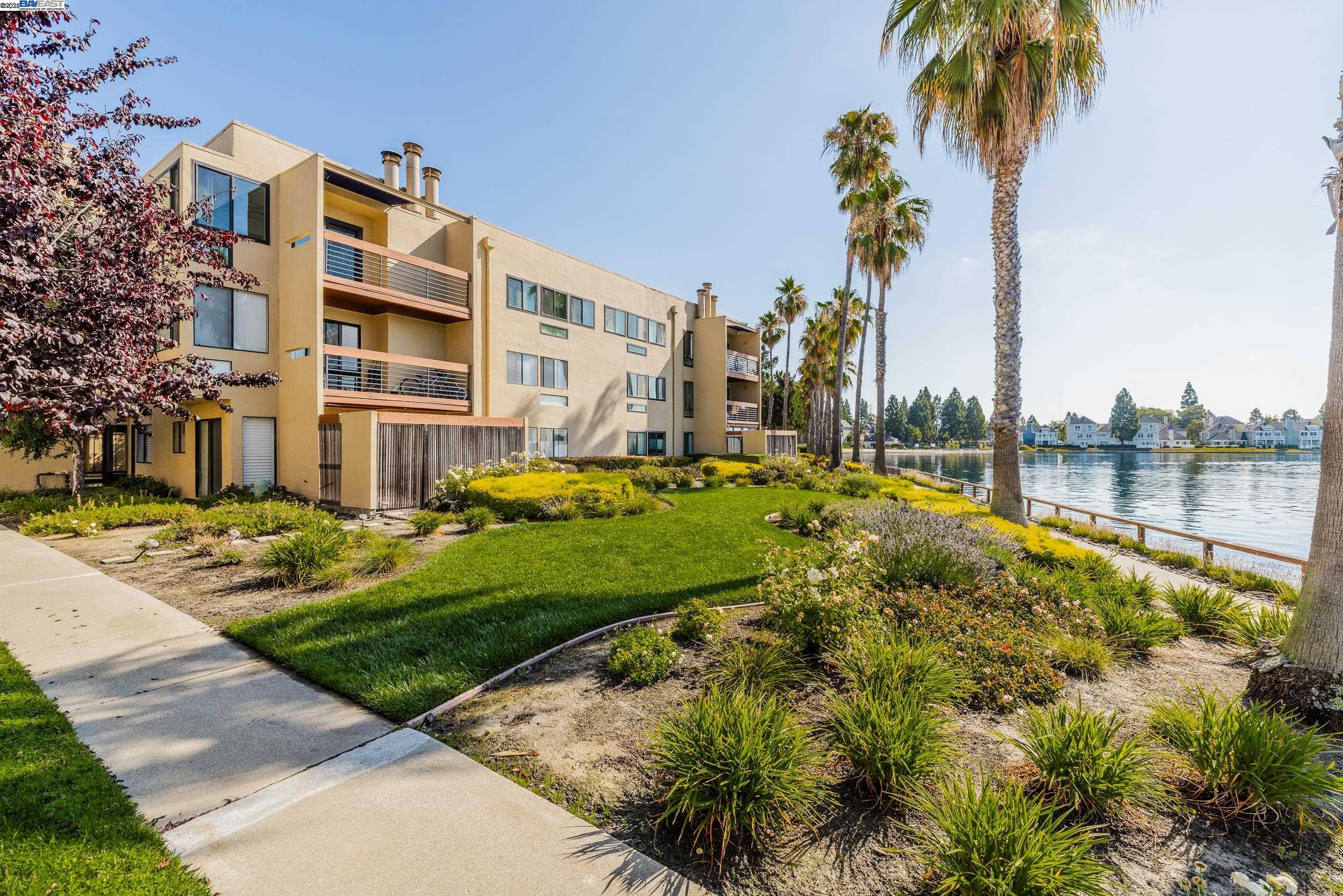 Detail Gallery Image 1 of 30 For 918 Beach Park Blvd #53,  Foster City,  CA 94404 - 2 Beds | 2 Baths