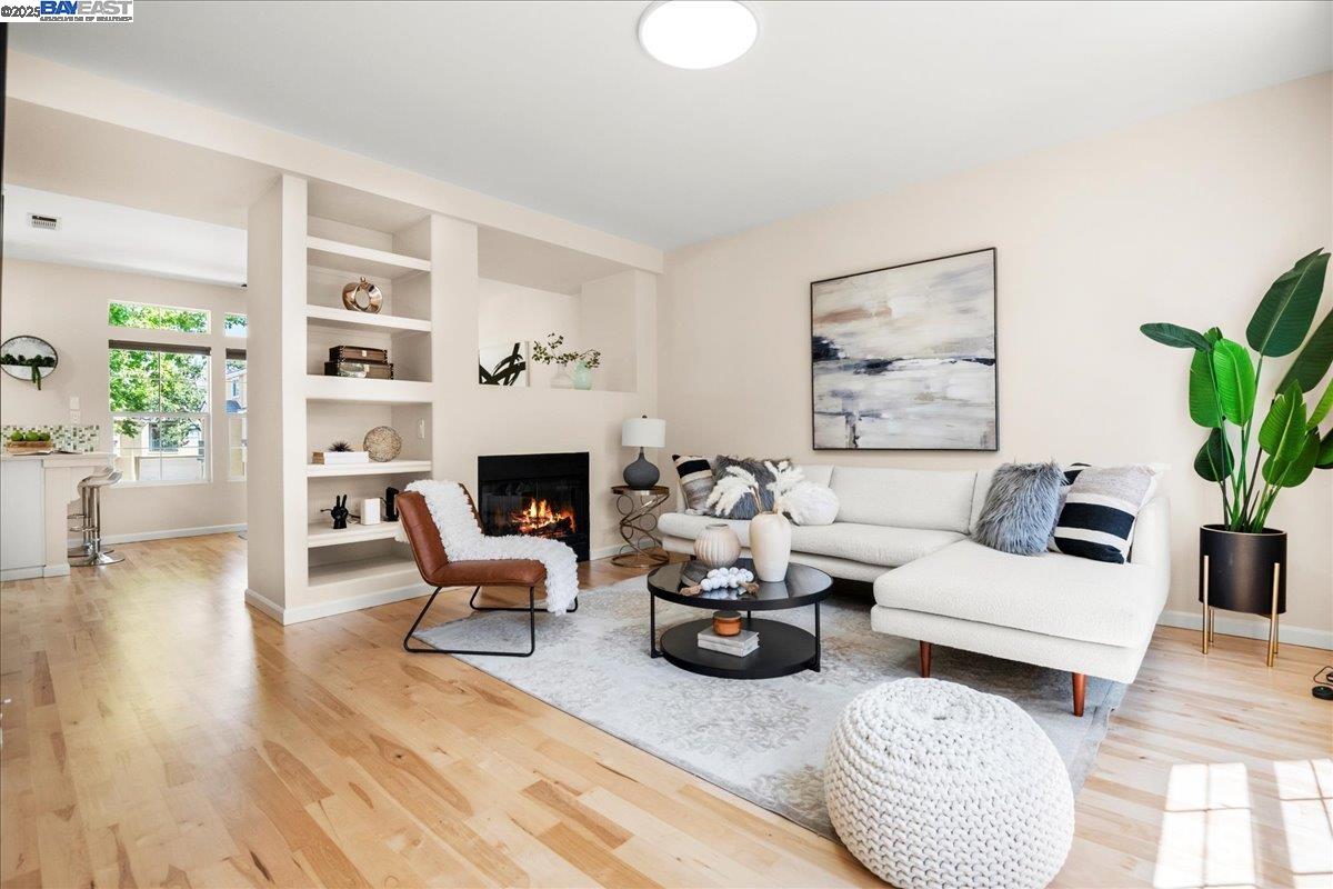 Detail Gallery Image 3 of 28 For 3583 Madison Cmn, Fremont,  CA 94538 - 3 Beds | 2/1 Baths