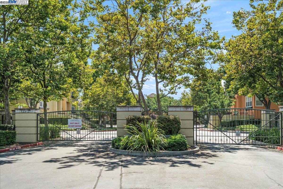 Detail Gallery Image 23 of 28 For 3583 Madison Cmn, Fremont,  CA 94538 - 3 Beds | 2/1 Baths