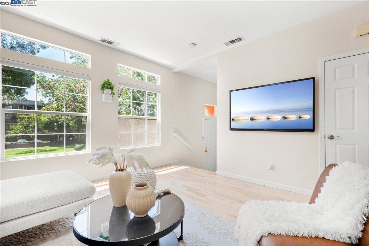 Detail Gallery Image 4 of 28 For 3583 Madison Cmn, Fremont,  CA 94538 - 3 Beds | 2/1 Baths