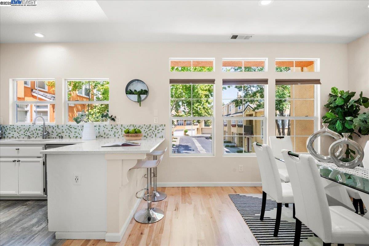 Detail Gallery Image 5 of 28 For 3583 Madison Cmn, Fremont,  CA 94538 - 3 Beds | 2/1 Baths
