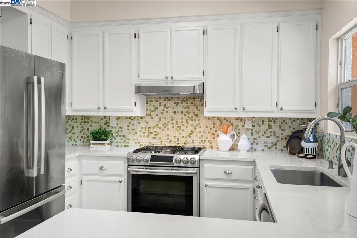 Detail Gallery Image 8 of 28 For 3583 Madison Cmn, Fremont,  CA 94538 - 3 Beds | 2/1 Baths