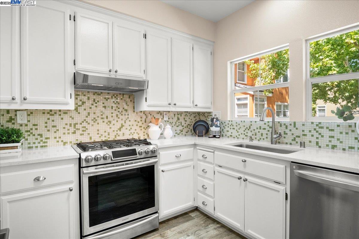Detail Gallery Image 9 of 28 For 3583 Madison Cmn, Fremont,  CA 94538 - 3 Beds | 2/1 Baths