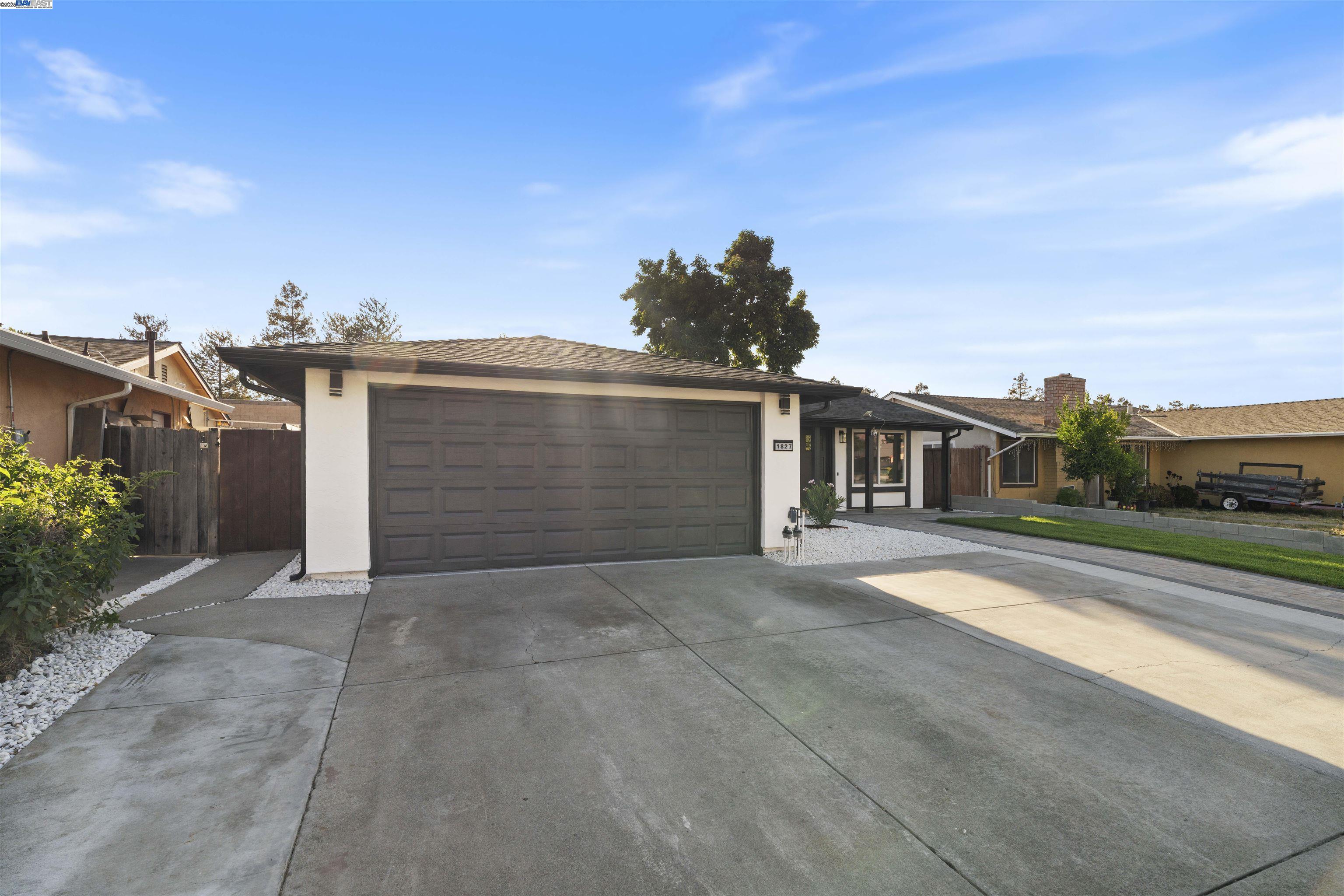 Detail Gallery Image 3 of 39 For 1827 Flickinger Ave, San Jose,  CA 95131 - 4 Beds | 2 Baths