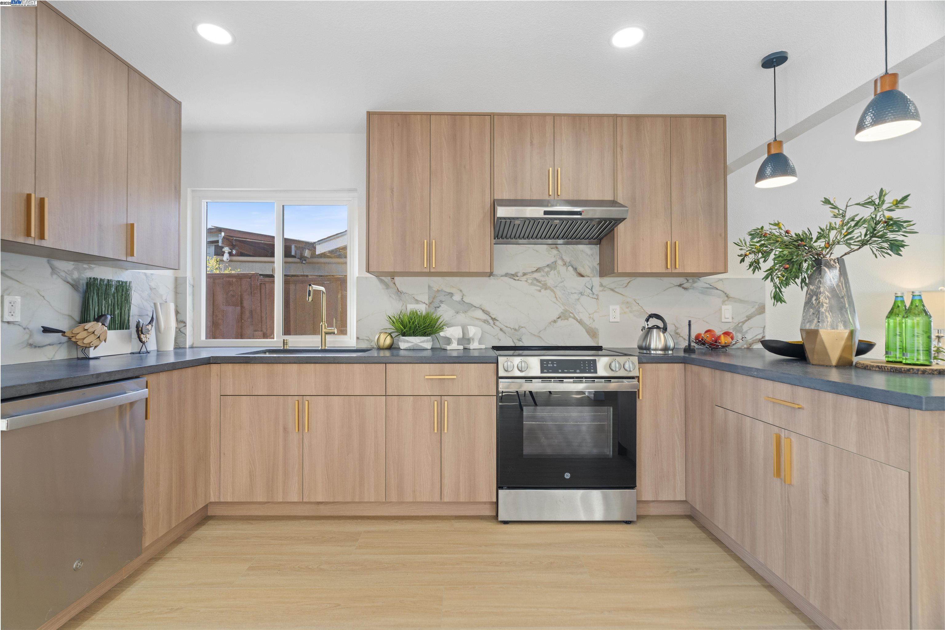 Detail Gallery Image 8 of 39 For 1827 Flickinger Ave, San Jose,  CA 95131 - 4 Beds | 2 Baths