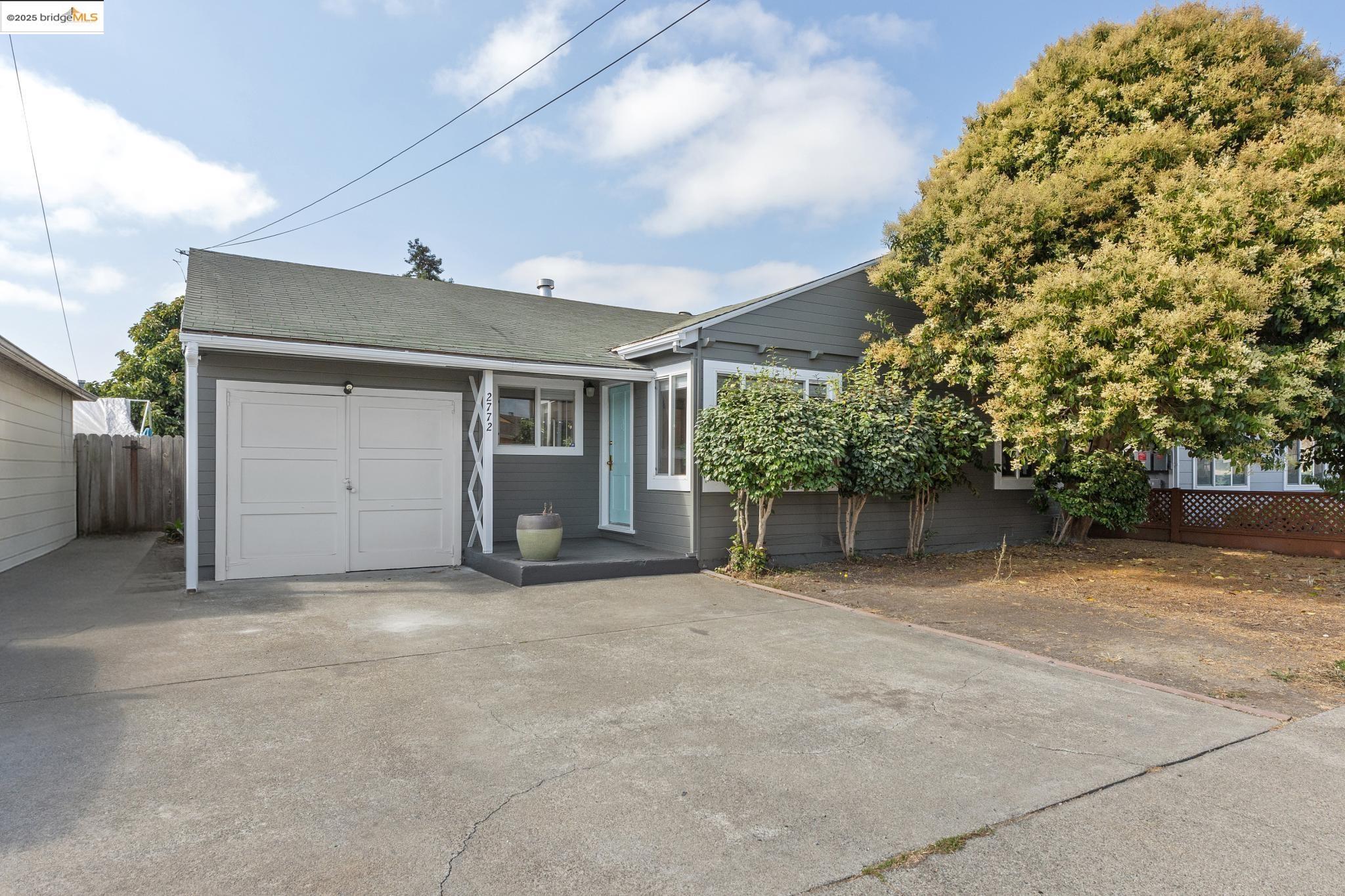 Detail Gallery Image 1 of 29 For 2772 Bowhill Ln, San Pablo,  CA 94806 - 2 Beds | 1 Baths