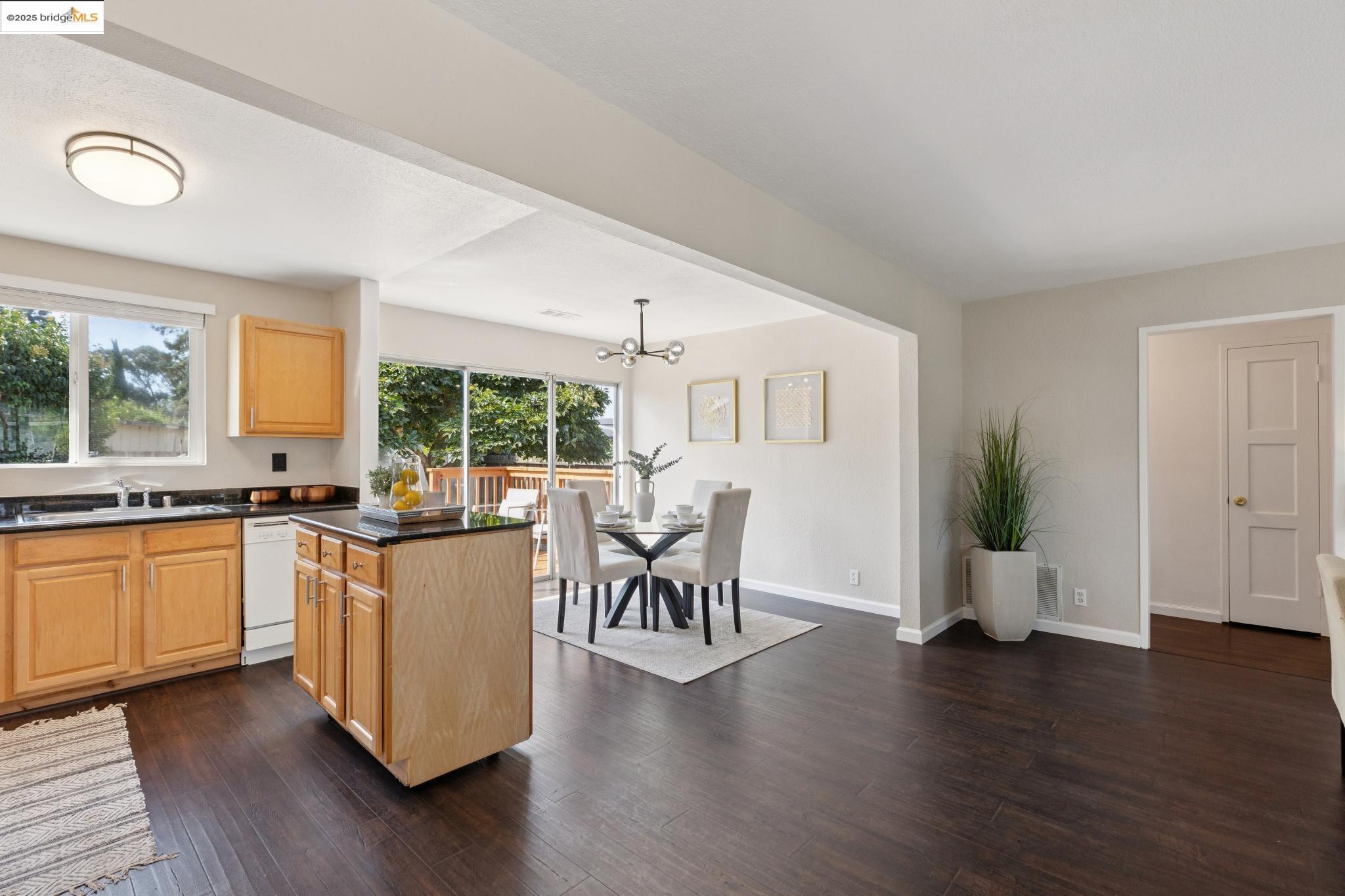 Detail Gallery Image 11 of 29 For 2772 Bowhill Ln, San Pablo,  CA 94806 - 2 Beds | 1 Baths