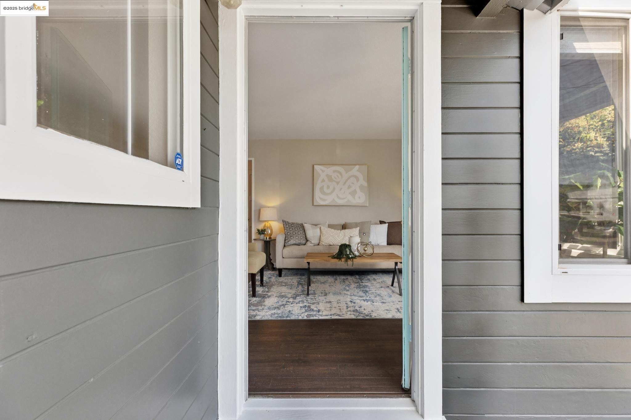 Detail Gallery Image 3 of 29 For 2772 Bowhill Ln, San Pablo,  CA 94806 - 2 Beds | 1 Baths