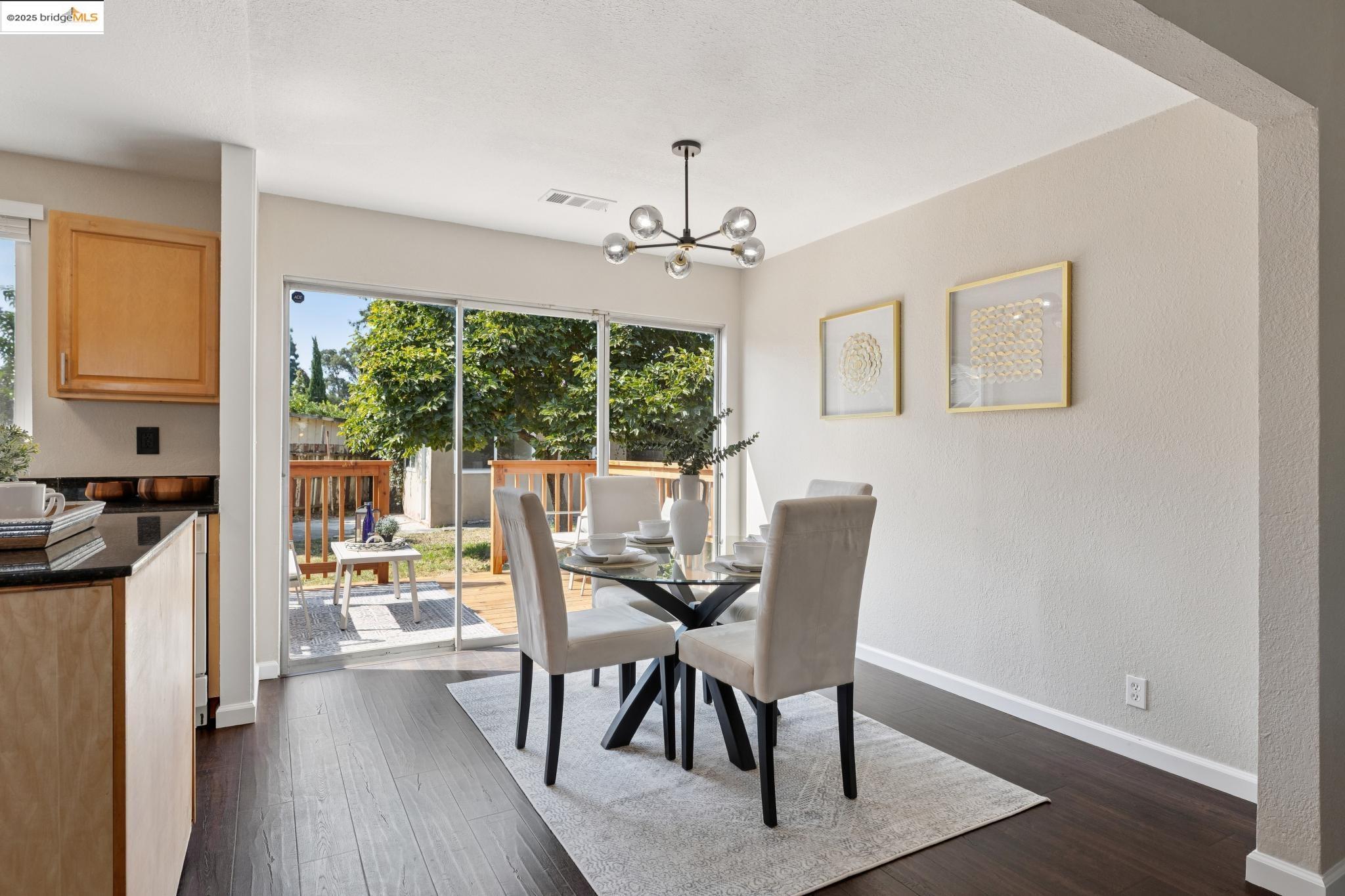 Detail Gallery Image 7 of 29 For 2772 Bowhill Ln, San Pablo,  CA 94806 - 2 Beds | 1 Baths