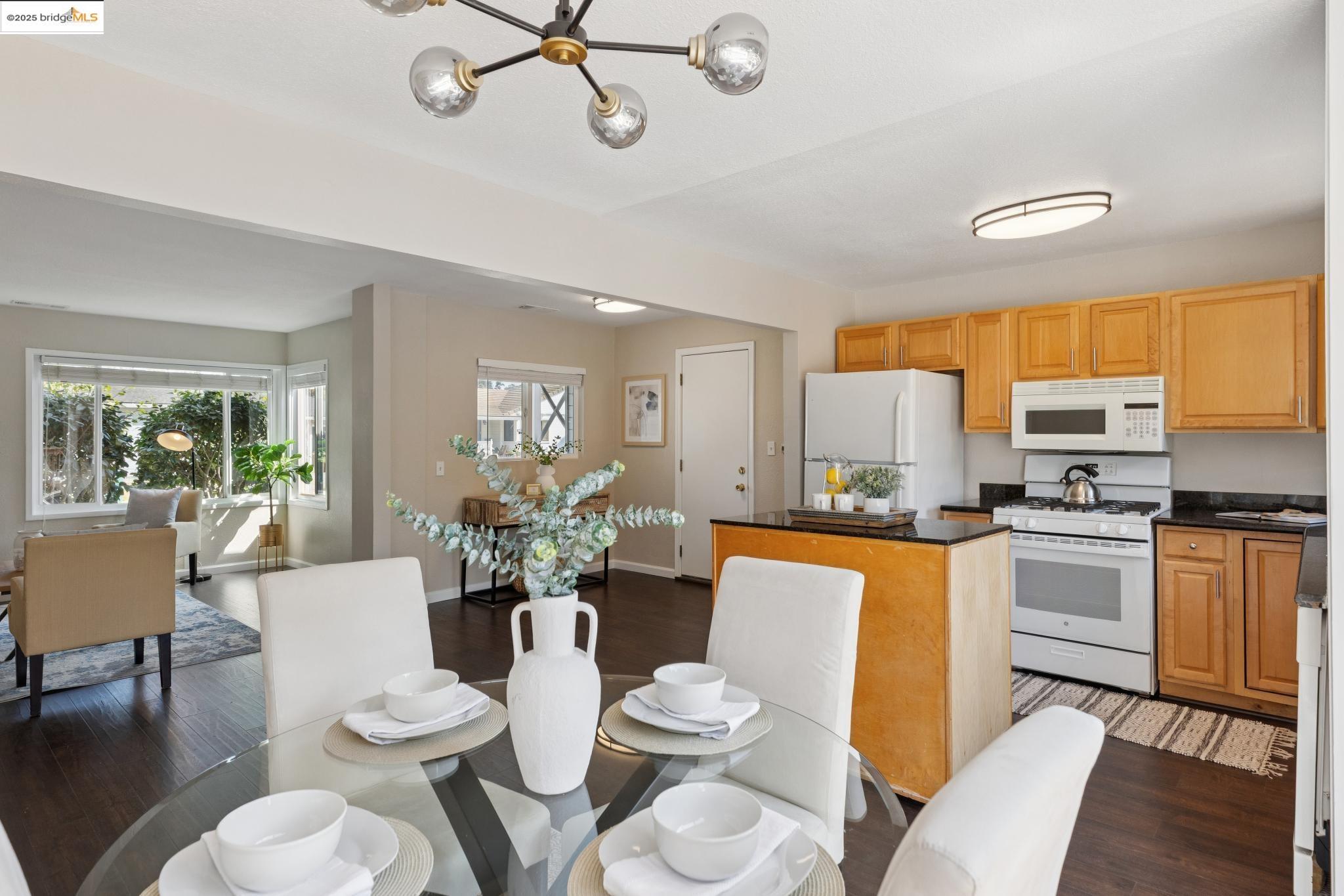 Detail Gallery Image 8 of 29 For 2772 Bowhill Ln, San Pablo,  CA 94806 - 2 Beds | 1 Baths