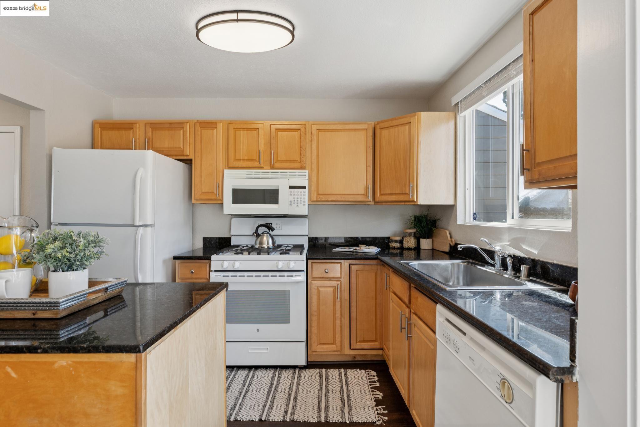 Detail Gallery Image 9 of 29 For 2772 Bowhill Ln, San Pablo,  CA 94806 - 2 Beds | 1 Baths