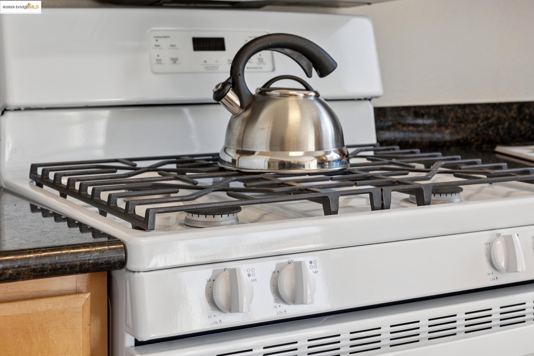 Detail Gallery Image 10 of 29 For 2772 Bowhill Ln, San Pablo,  CA 94806 - 2 Beds | 1 Baths