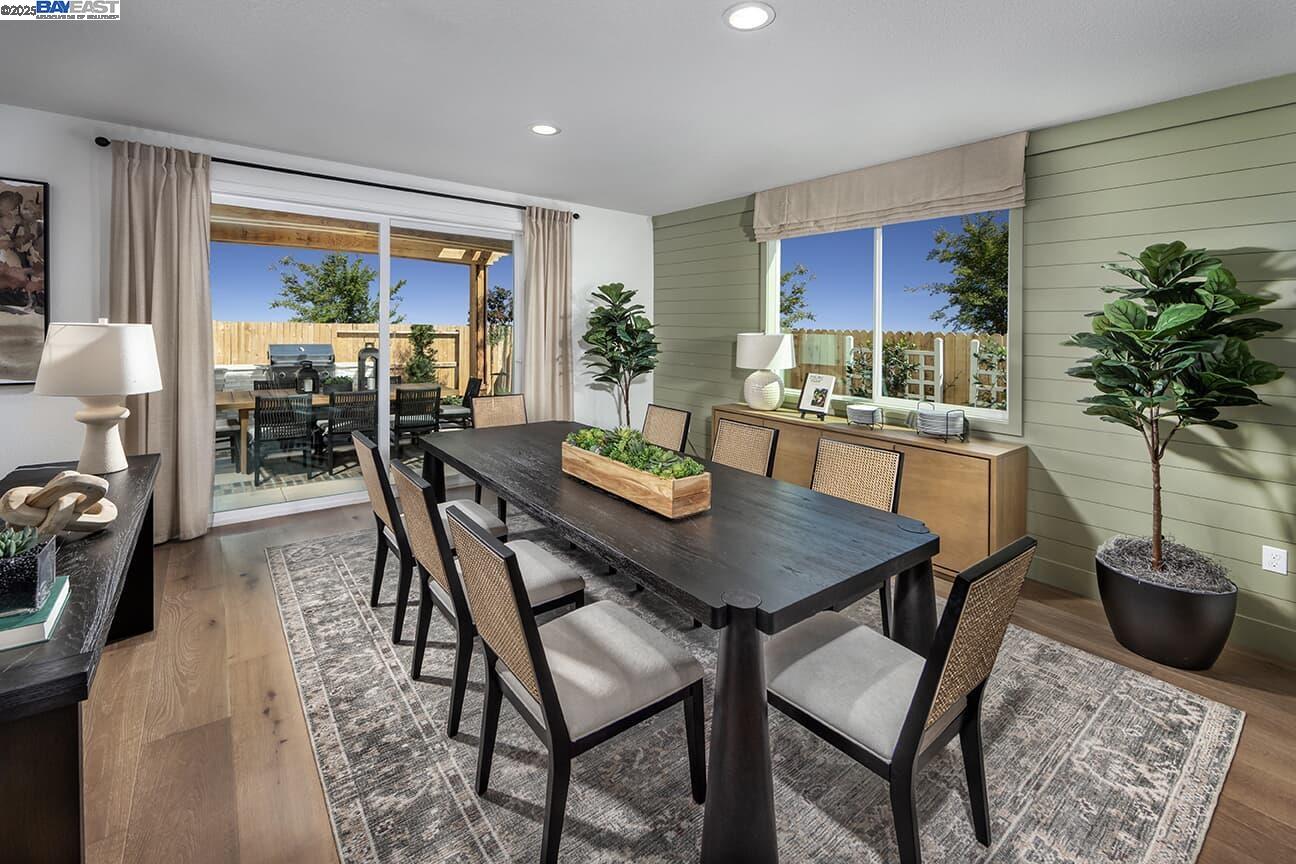 Detail Gallery Image 3 of 14 For 801 Rosette Court, Roseville,  CA 95747 - 5 Beds | 4/1 Baths