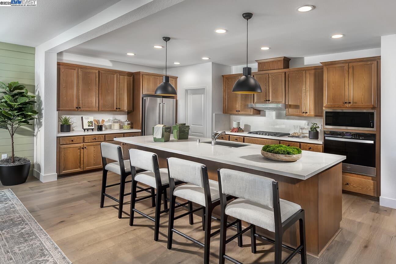 Detail Gallery Image 4 of 14 For 801 Rosette Court, Roseville,  CA 95747 - 5 Beds | 4/1 Baths
