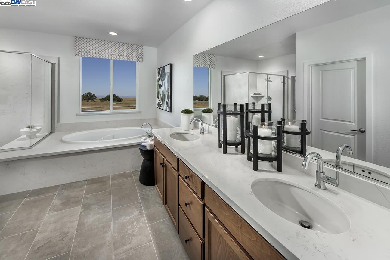 Detail Gallery Image 9 of 14 For 801 Rosette Court, Roseville,  CA 95747 - 5 Beds | 4/1 Baths