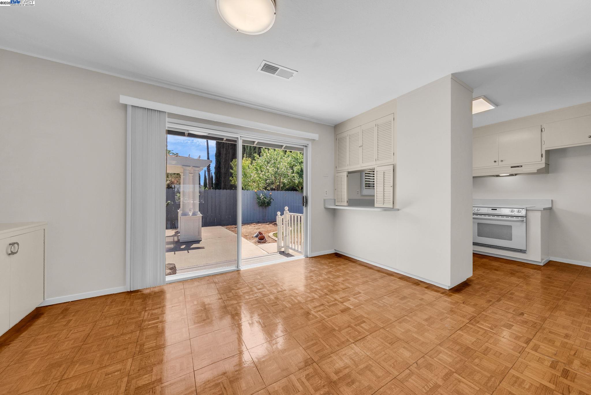 Detail Gallery Image 11 of 30 For 3987 Fordham Way, Livermore,  CA 94550 - 3 Beds | 2 Baths