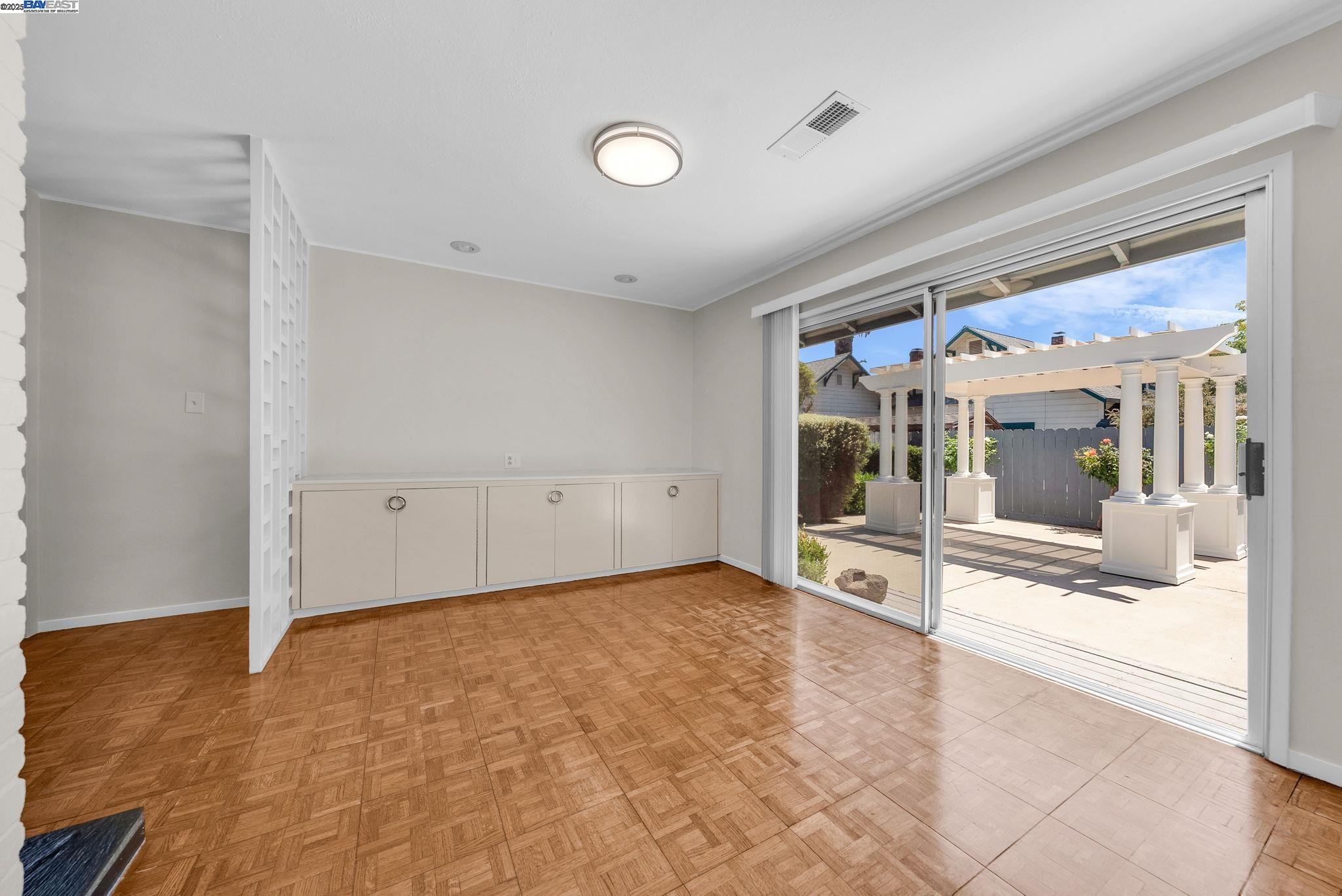 Detail Gallery Image 12 of 30 For 3987 Fordham Way, Livermore,  CA 94550 - 3 Beds | 2 Baths