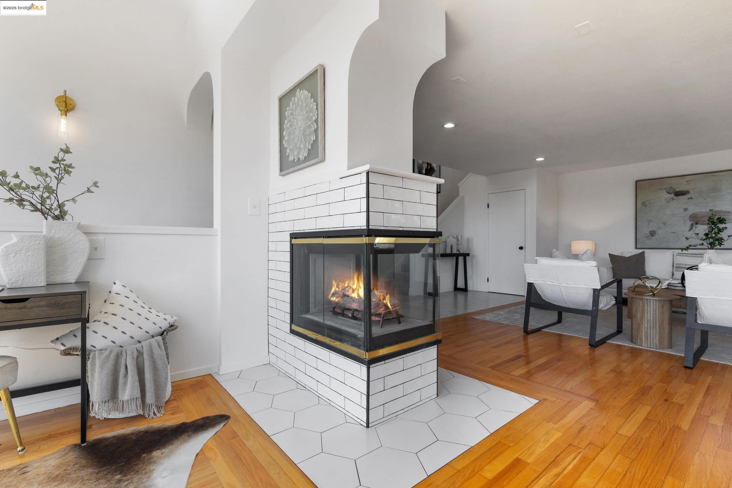 Detail Gallery Image 11 of 21 For 1840 Magellan Dr, Oakland,  CA 94611 - 4 Beds | 2/1 Baths