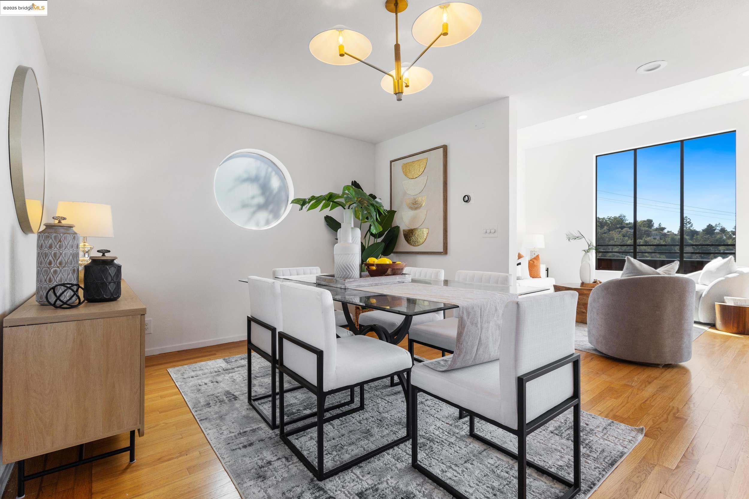 Detail Gallery Image 12 of 21 For 1840 Magellan Dr, Oakland,  CA 94611 - 4 Beds | 2/1 Baths