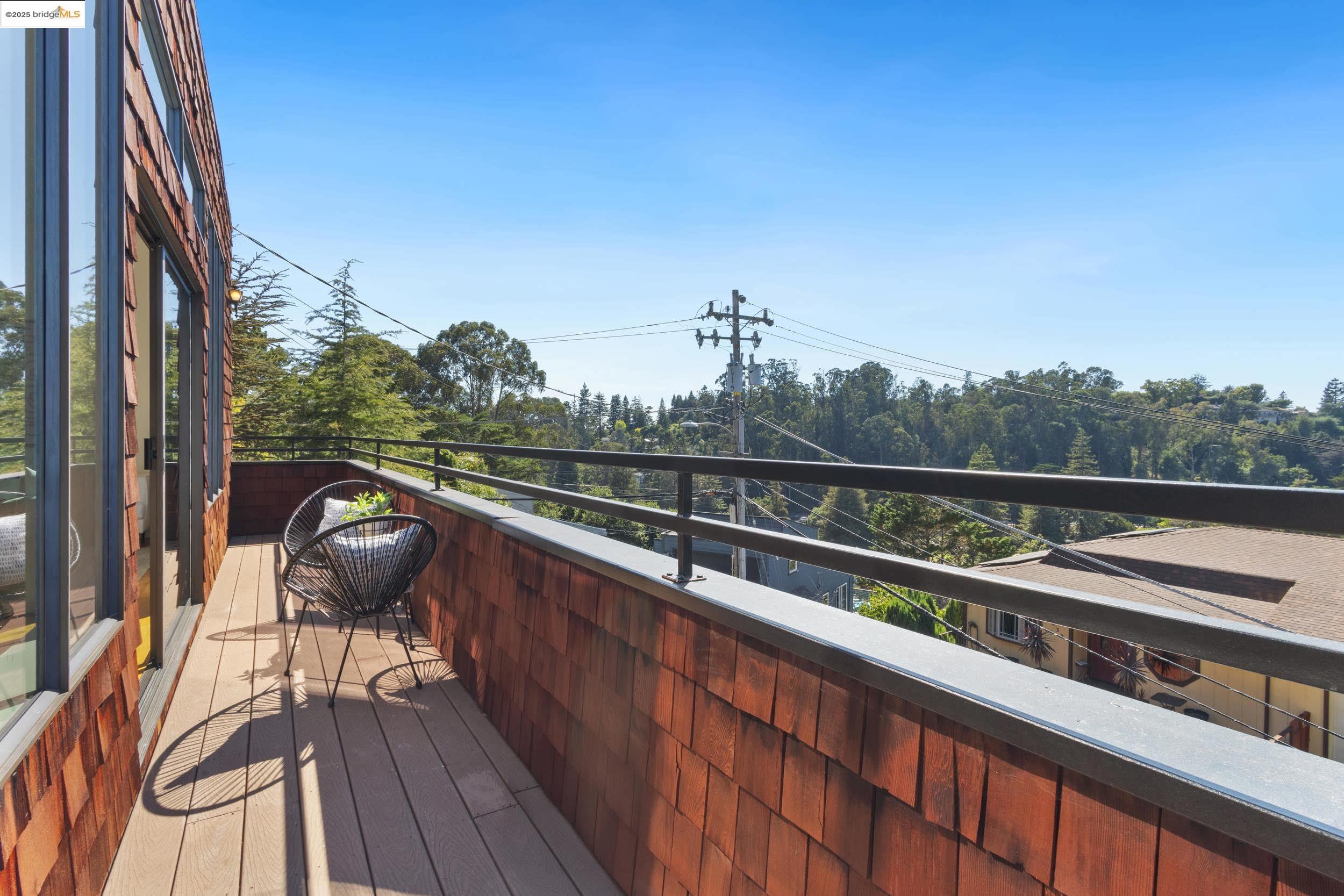 Detail Gallery Image 15 of 53 For 1840 Magellan Dr, Oakland,  CA 94611 - 4 Beds | 2/1 Baths