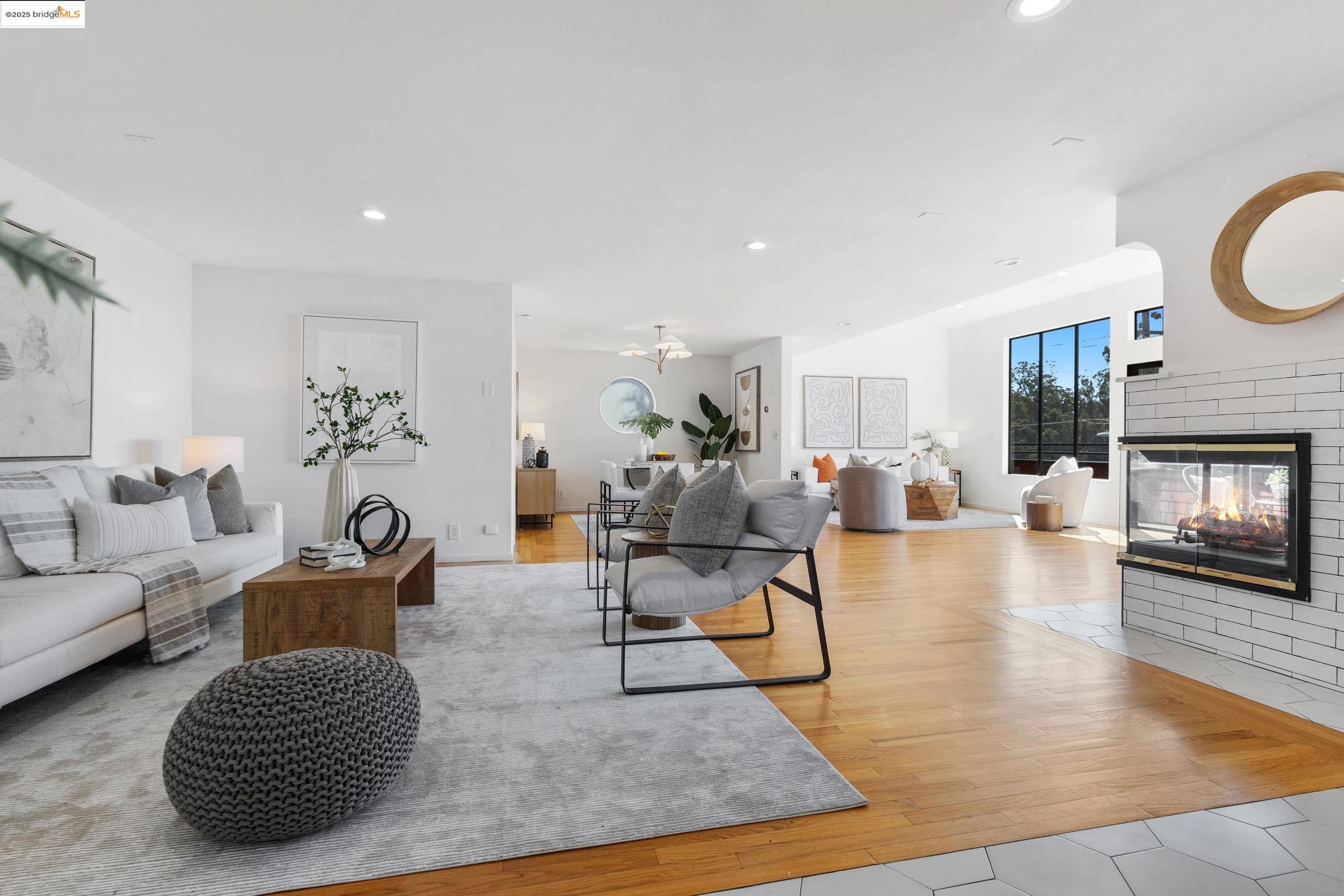 Detail Gallery Image 3 of 21 For 1840 Magellan Dr, Oakland,  CA 94611 - 4 Beds | 2/1 Baths