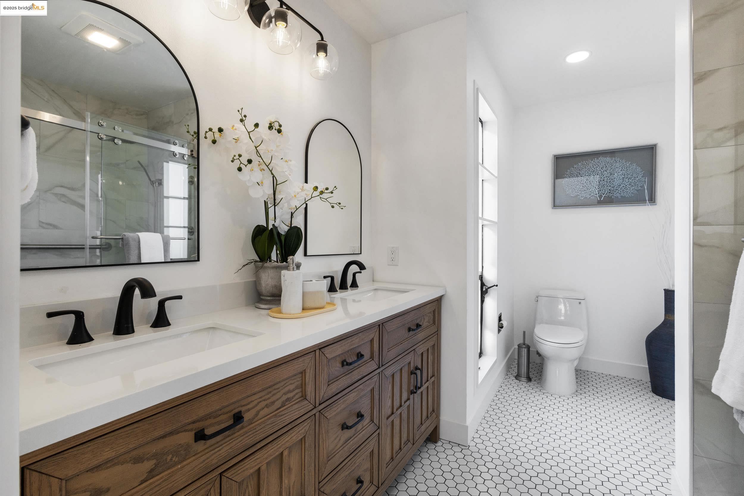 Detail Gallery Image 26 of 53 For 1840 Magellan Dr, Oakland,  CA 94611 - 4 Beds | 2/1 Baths