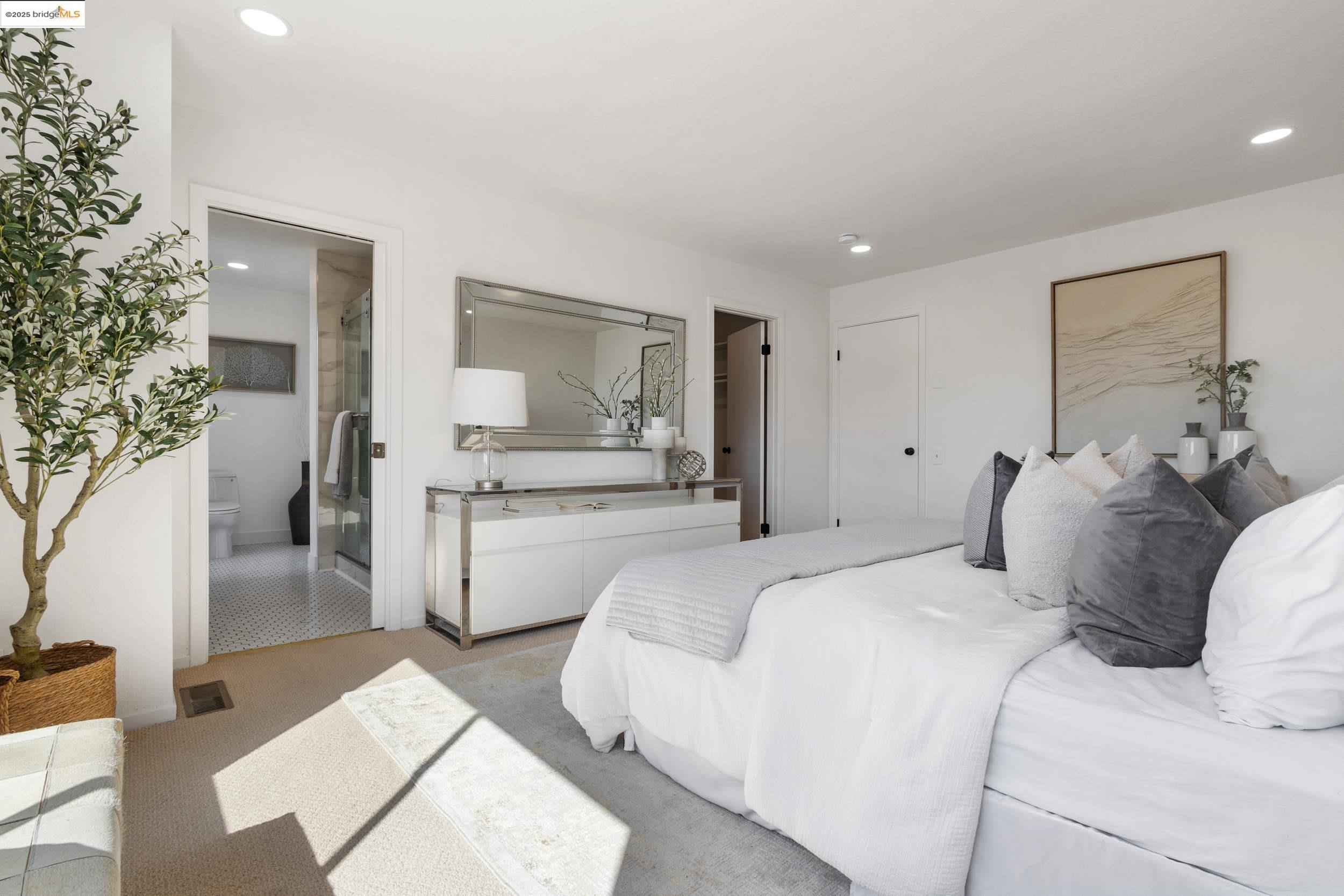 Detail Gallery Image 29 of 53 For 1840 Magellan Dr, Oakland,  CA 94611 - 4 Beds | 2/1 Baths