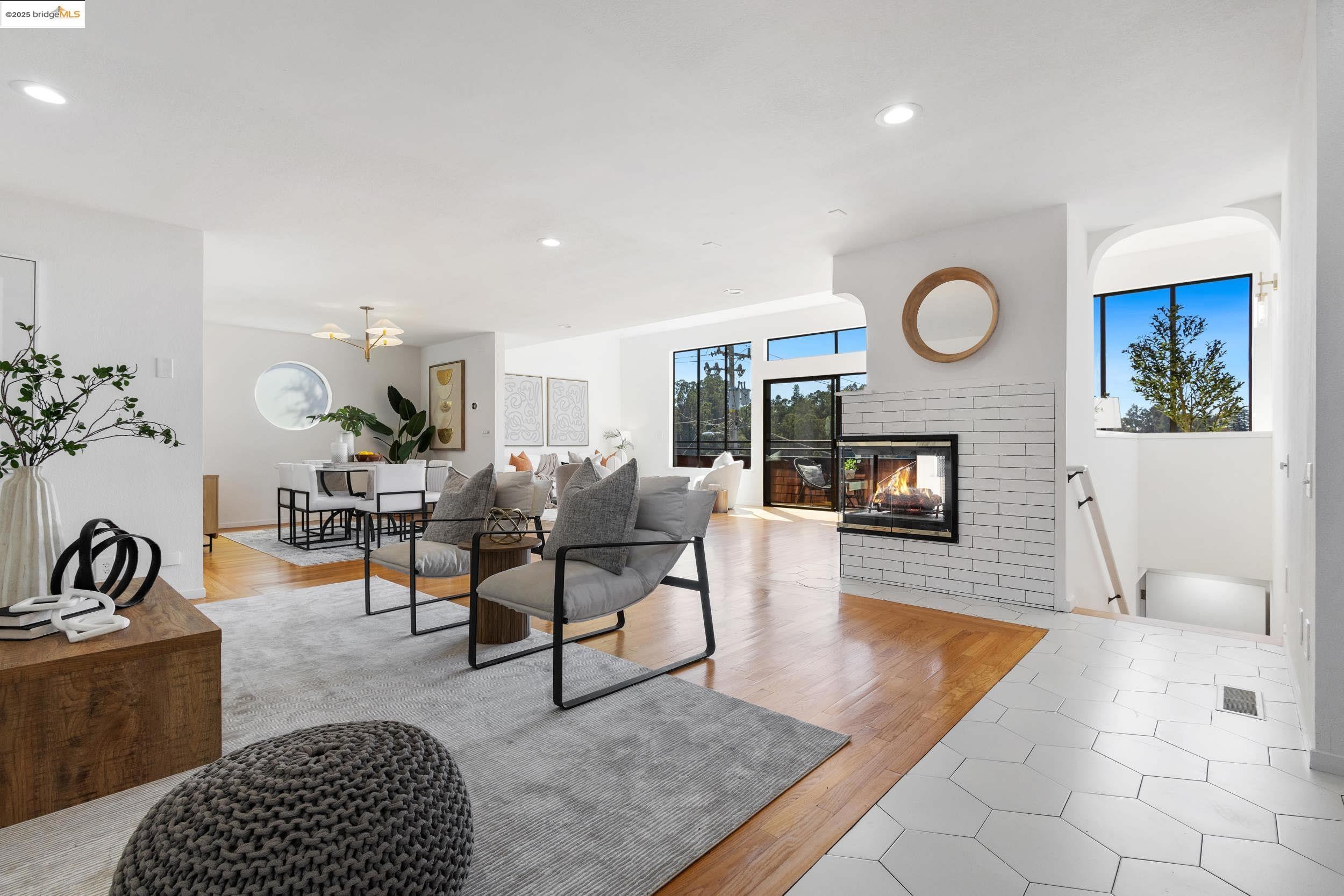 Detail Gallery Image 4 of 21 For 1840 Magellan Dr, Oakland,  CA 94611 - 4 Beds | 2/1 Baths