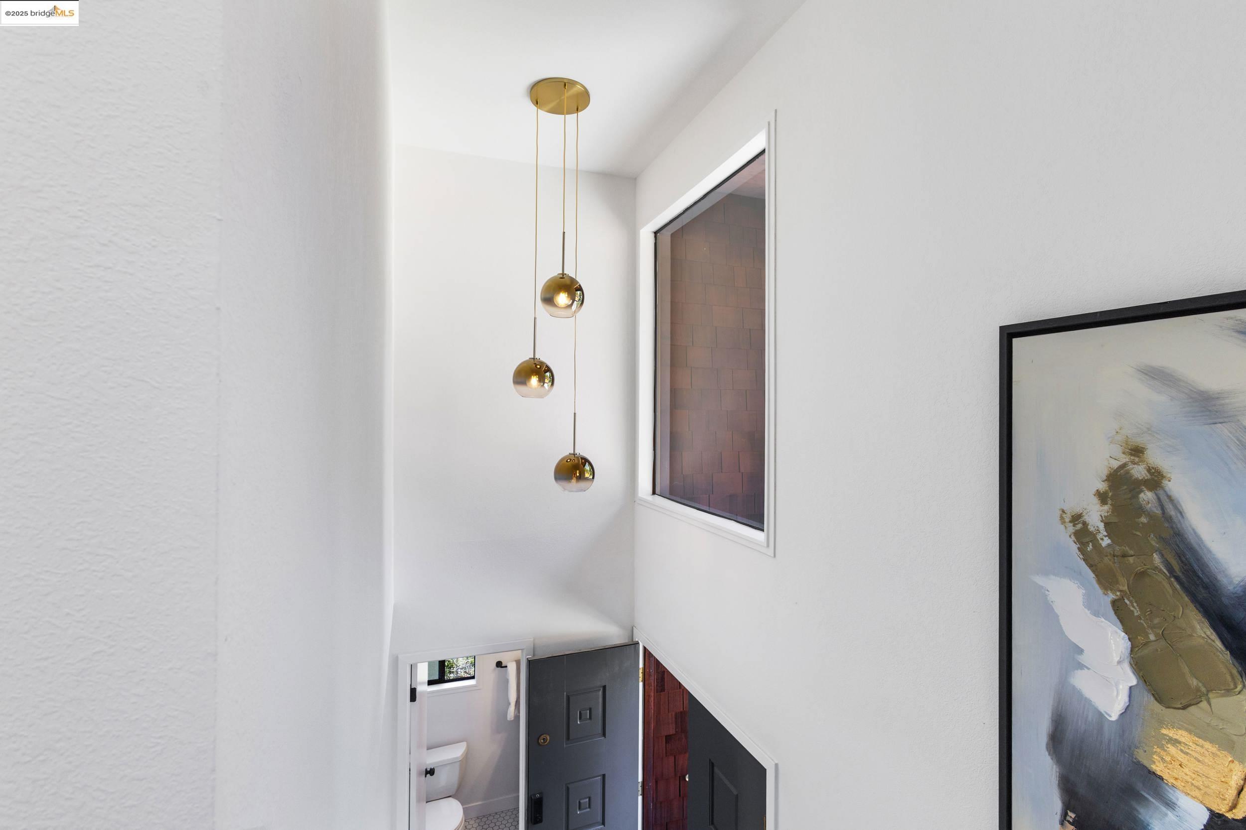 Detail Gallery Image 4 of 53 For 1840 Magellan Dr, Oakland,  CA 94611 - 4 Beds | 2/1 Baths