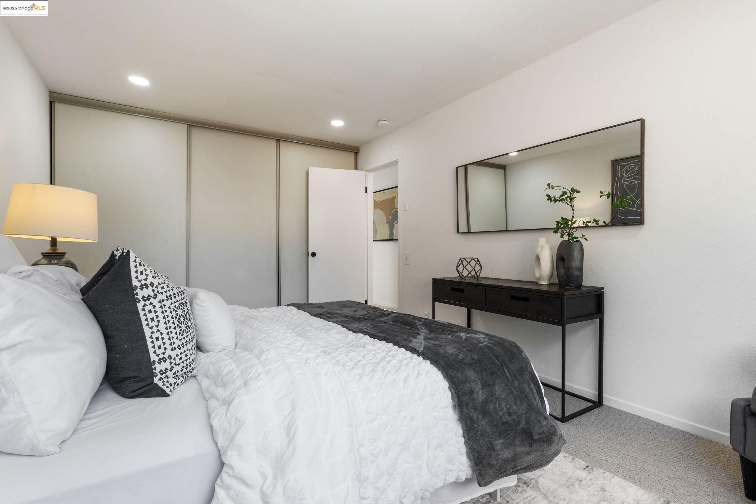 Detail Gallery Image 31 of 53 For 1840 Magellan Dr, Oakland,  CA 94611 - 4 Beds | 2/1 Baths