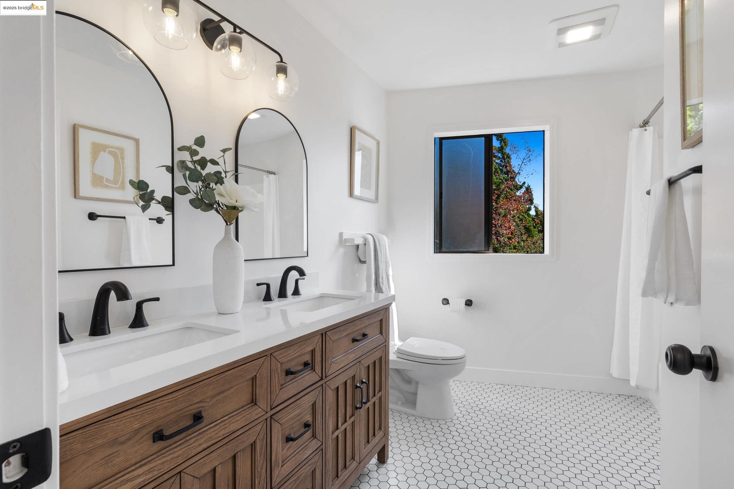Detail Gallery Image 37 of 53 For 1840 Magellan Dr, Oakland,  CA 94611 - 4 Beds | 2/1 Baths