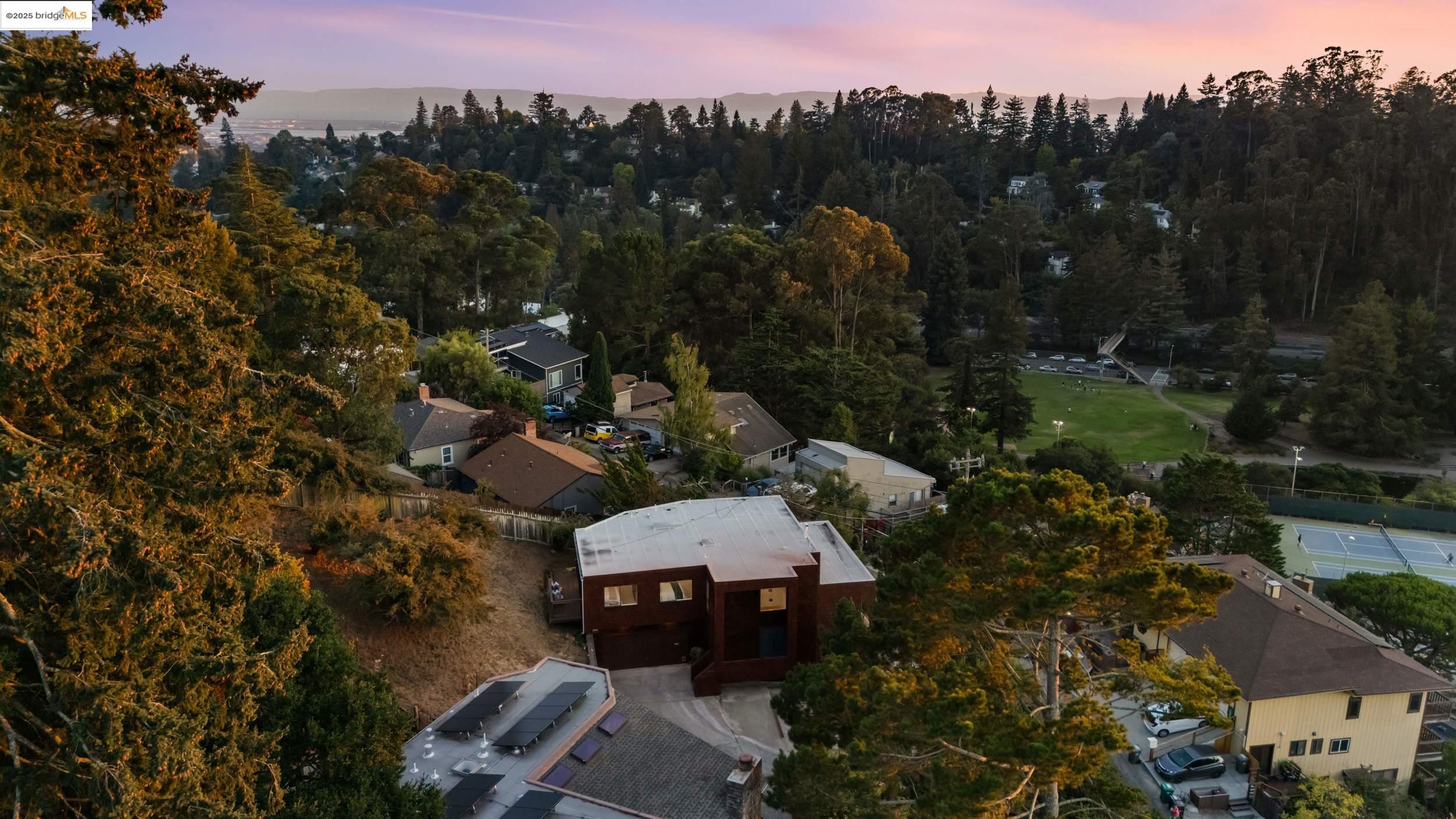 Detail Gallery Image 21 of 21 For 1840 Magellan Dr, Oakland,  CA 94611 - 4 Beds | 2/1 Baths